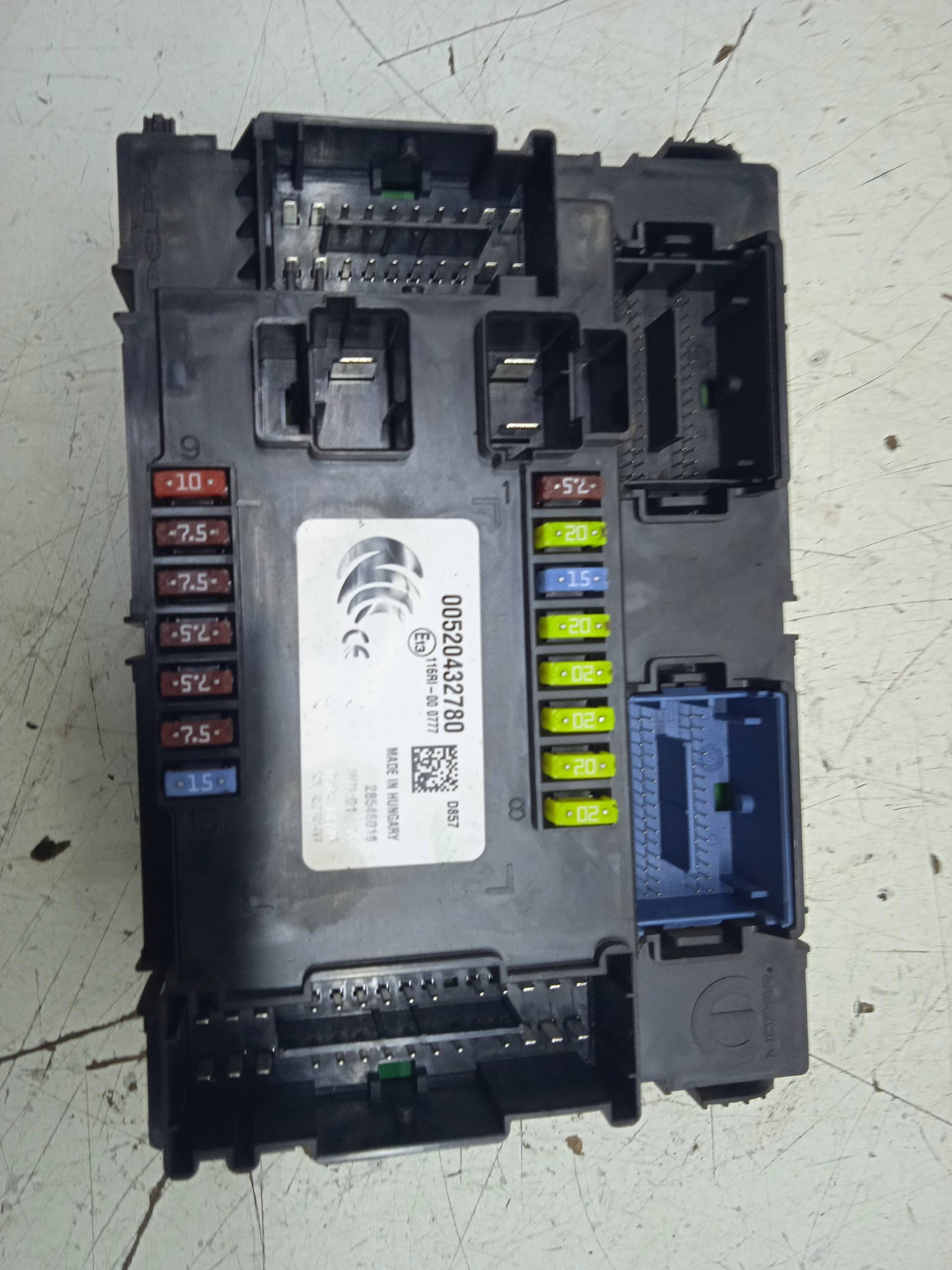 JEEP Renegade 1 generation (2015-2024) Fuse Box 520432780 24334570