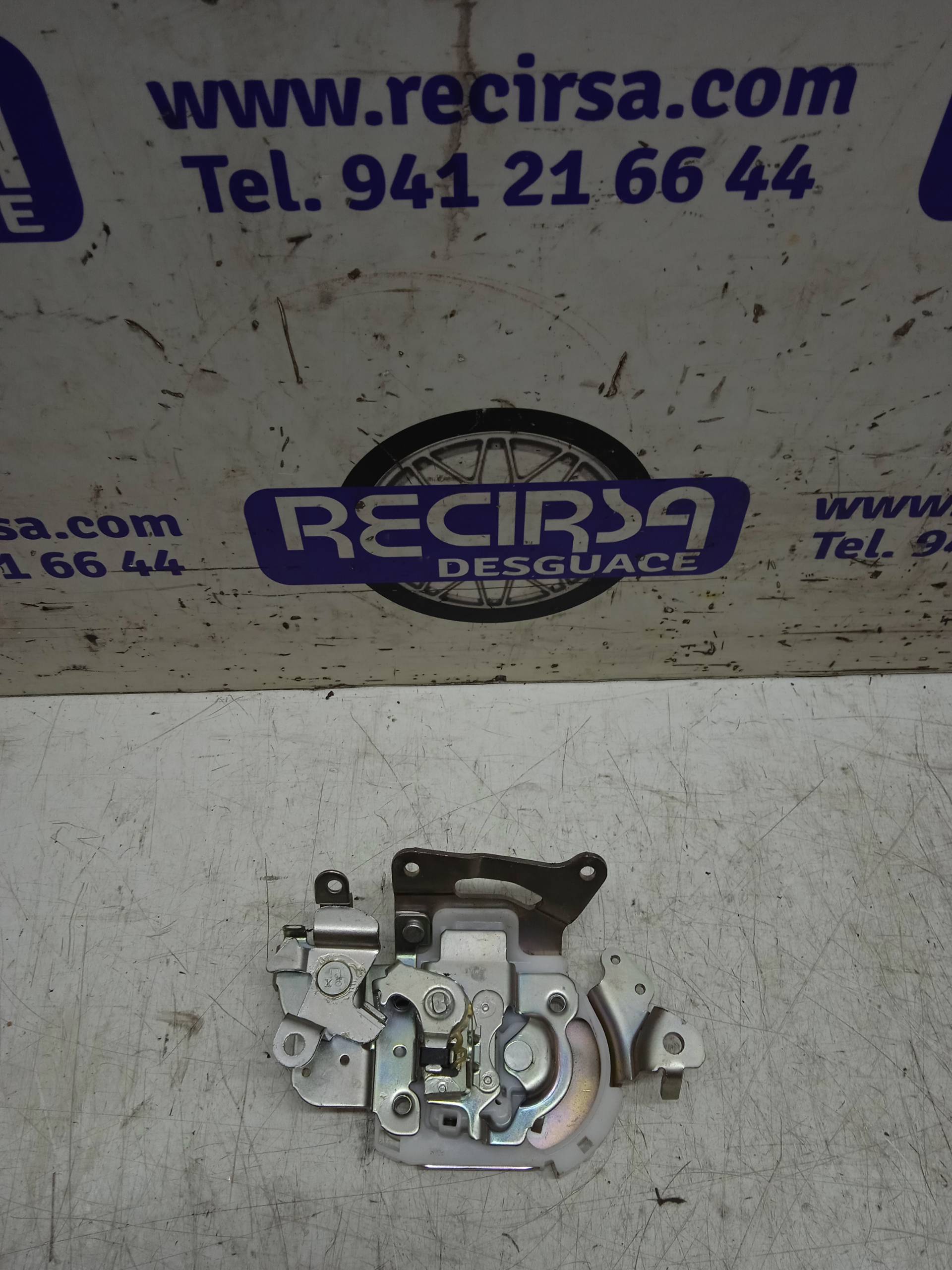 DACIA Duster 1 generation (2010-2017) Left Side Sliding Door Lock 24327557