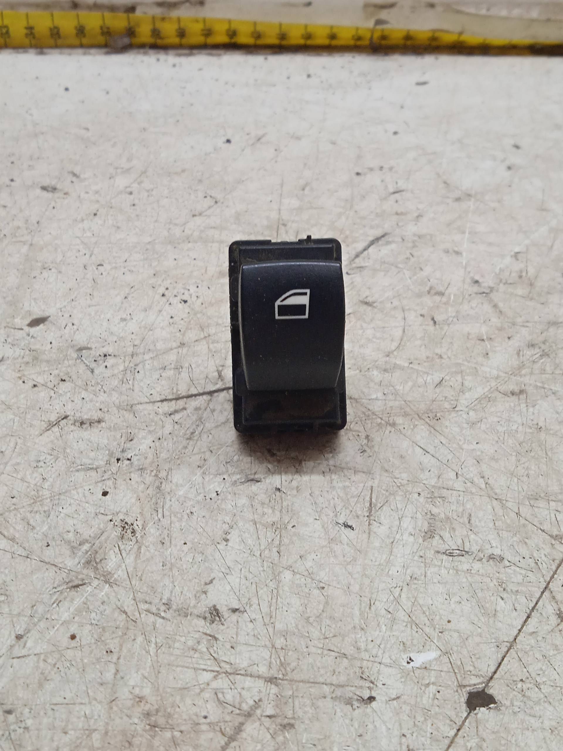 FORD Fiesta 6 generation (2008-2020) Rear Right Door Window Control Switch 6922244 25449323