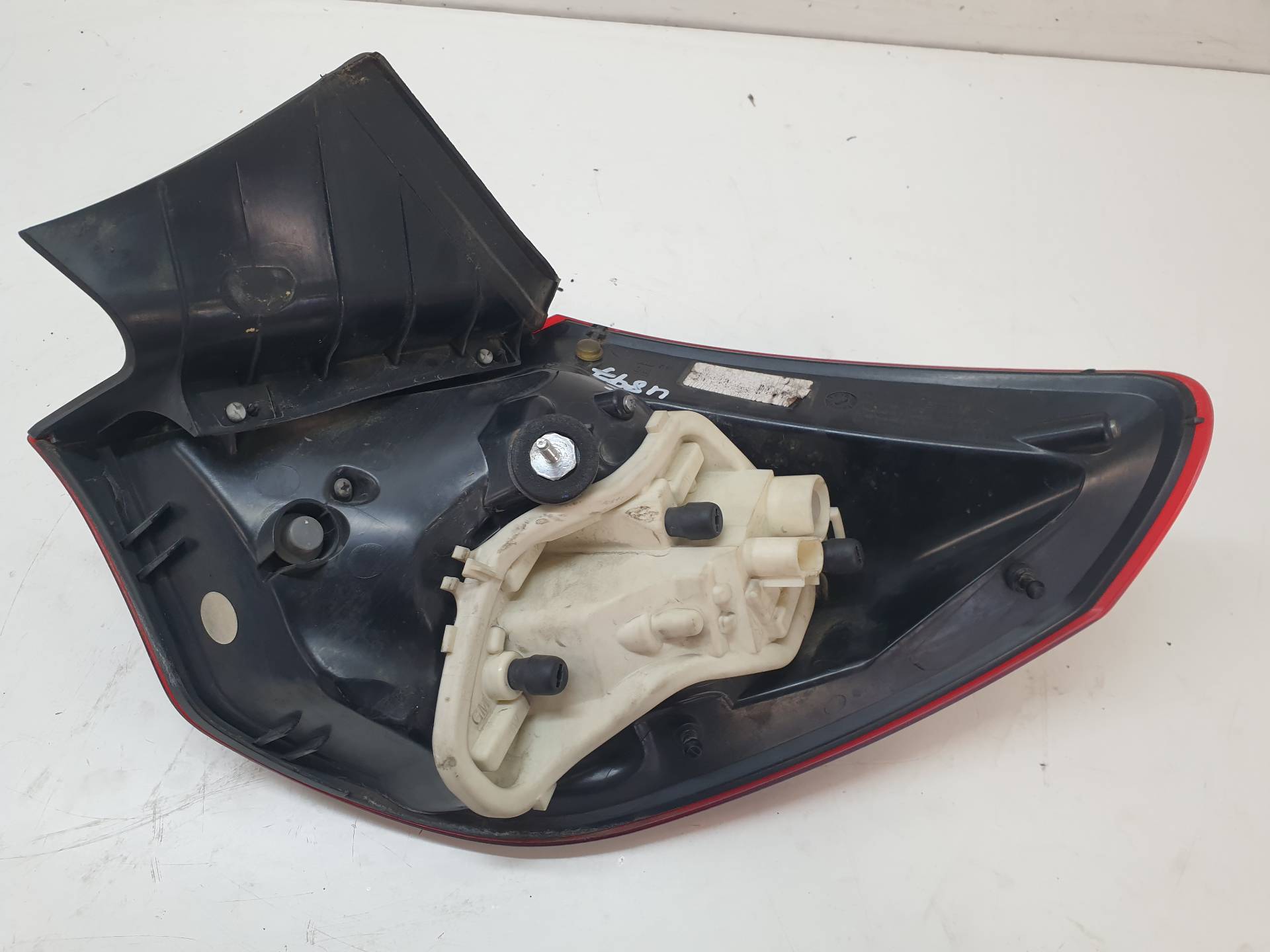 OPEL Astra J (2009-2020) Venstre baglygte 13306459 24338686