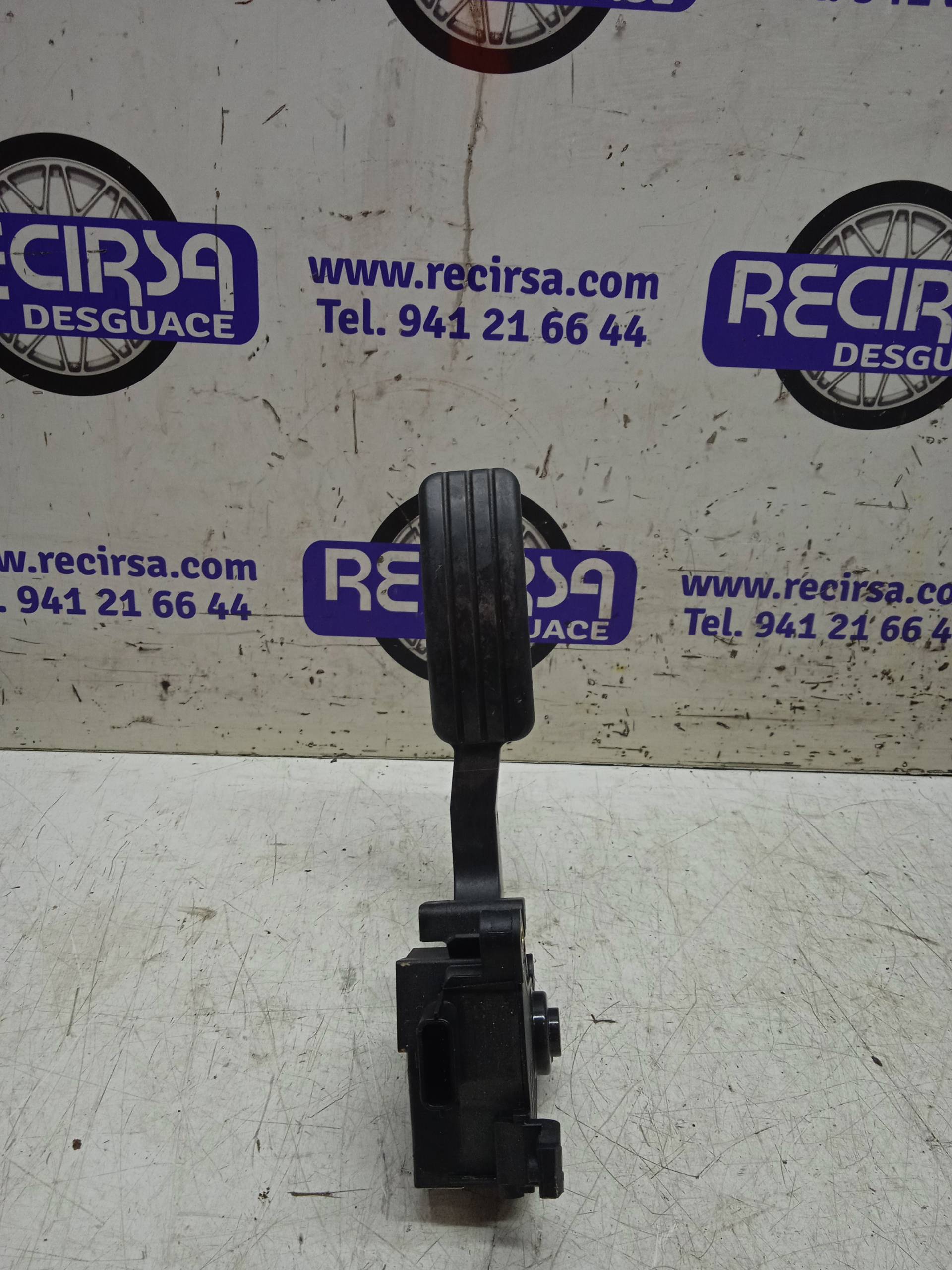 DACIA Duster 1 generation (2010-2017) Throttle Pedal 180021343R 24327339