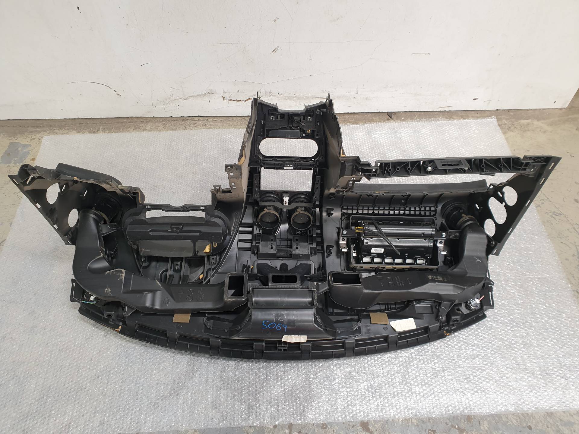 NISSAN Qashqai 1 generation (2007-2014) kita_detale 68030JD90A 25569572