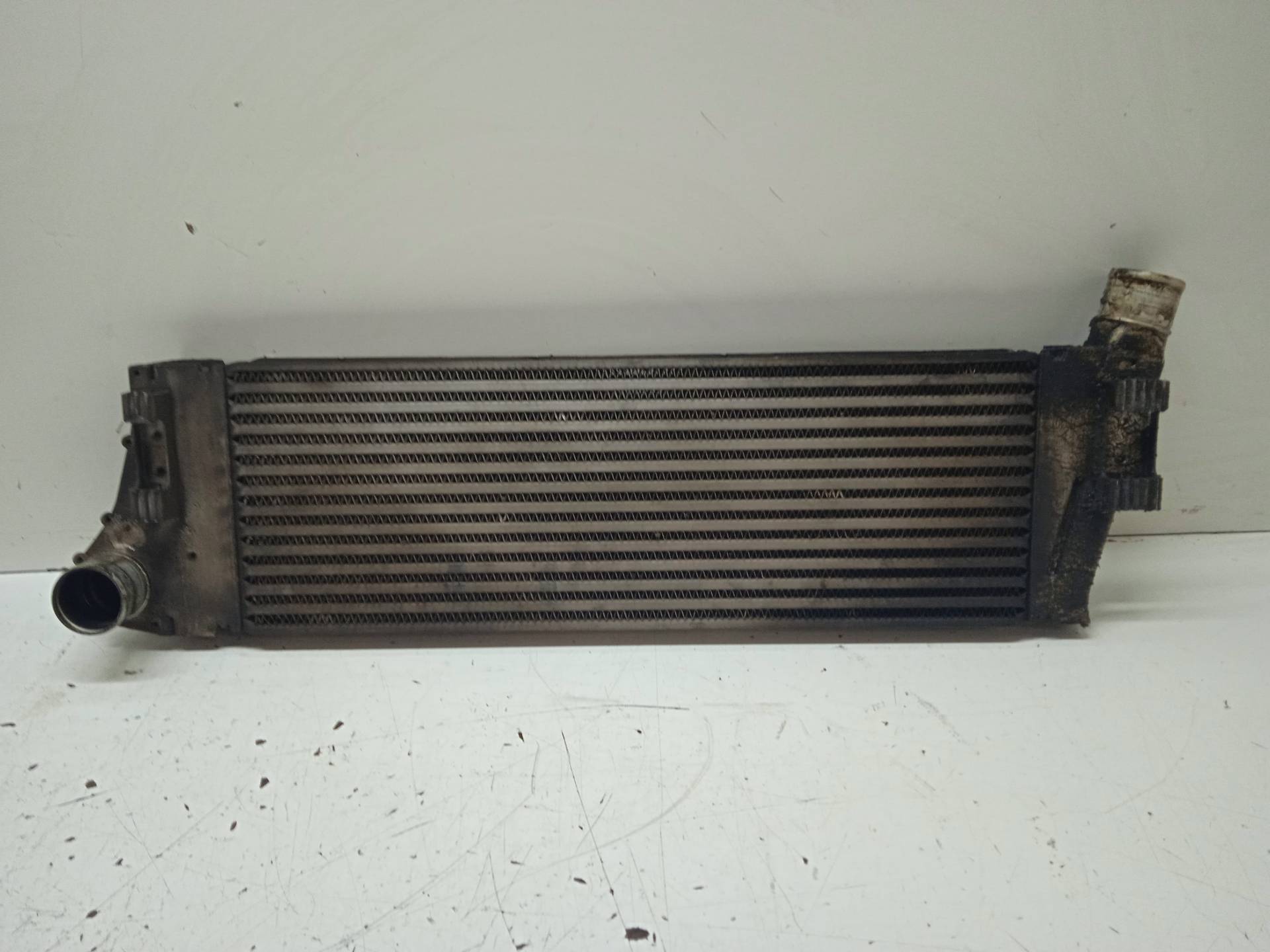 AUDI Megane 2 generation (2002-2012) Radiateur de refroidisseur intermédiaire 160132153F 24335202