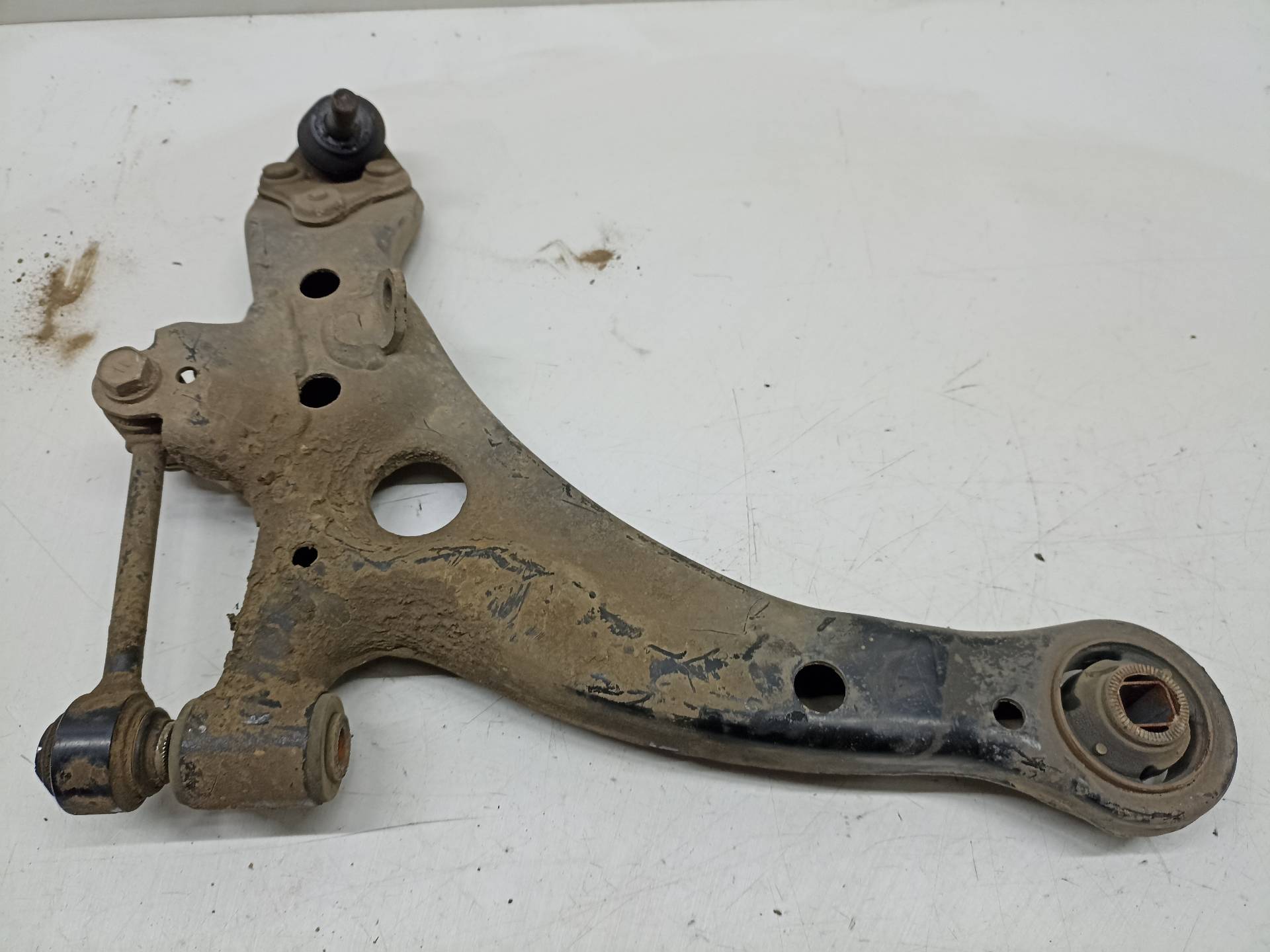 TOYOTA Avensis 1 generation (1997-2003) Front Right Arm 24318856