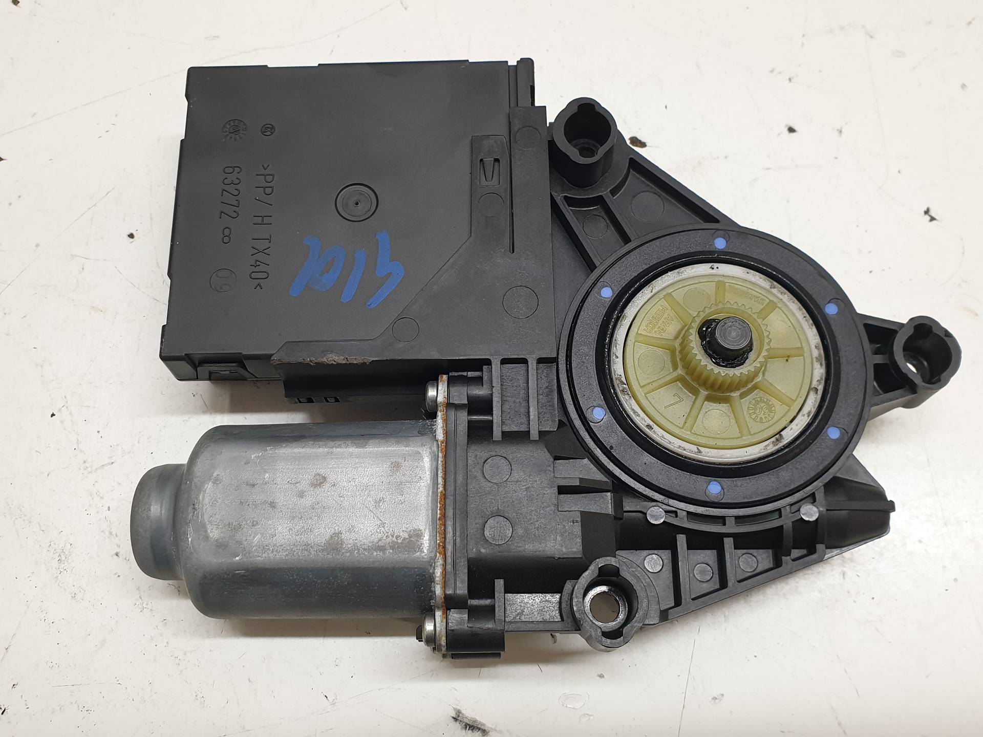 VOLKSWAGEN Golf Plus 2 generation (2009-2014) Moteur de lève-vitre de porte avant gauche 5K0959701B 25569588