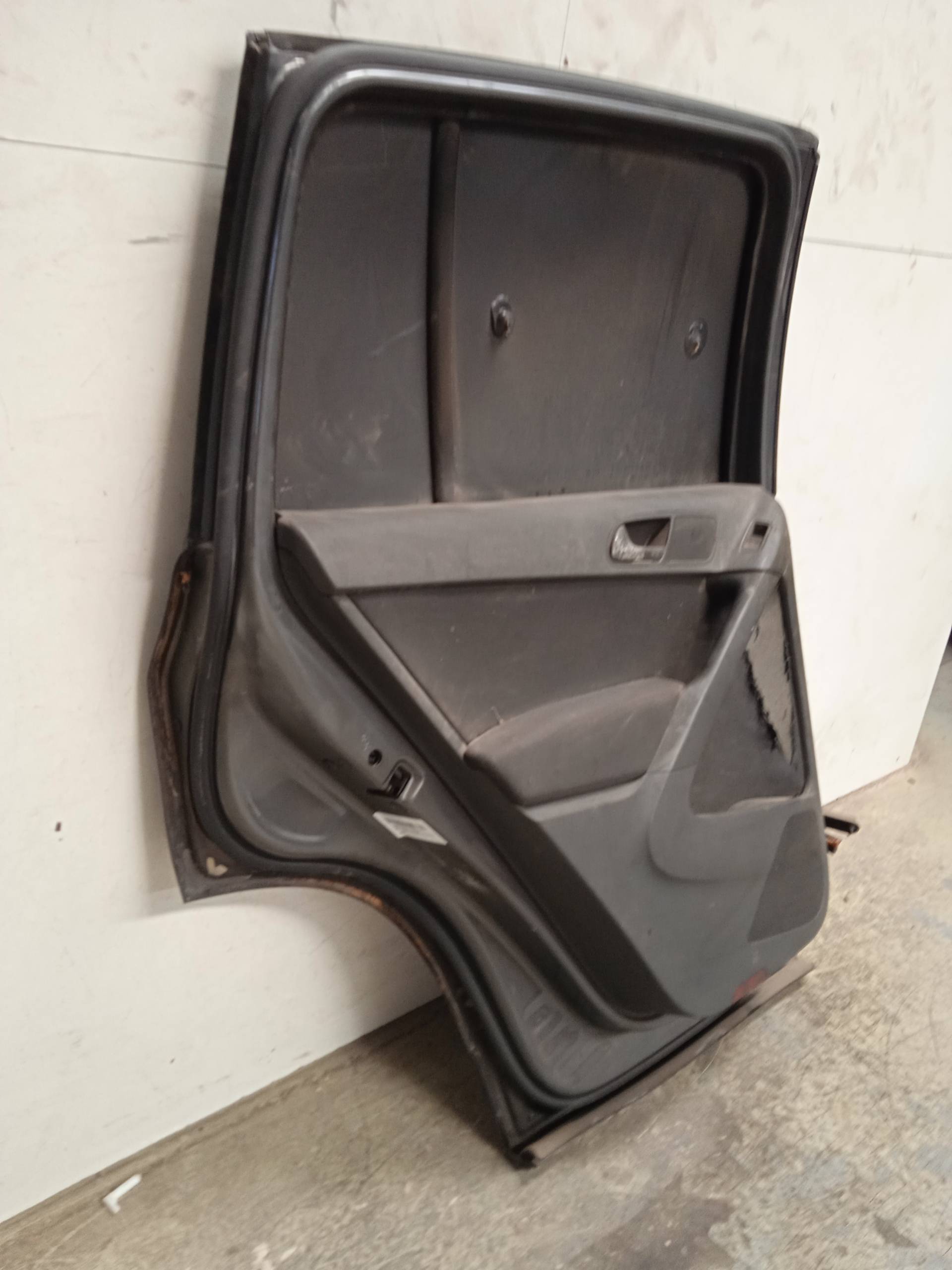 VOLKSWAGEN Tiguan 1 generation (2007-2017) Rear Left Door 28927781813 24313206