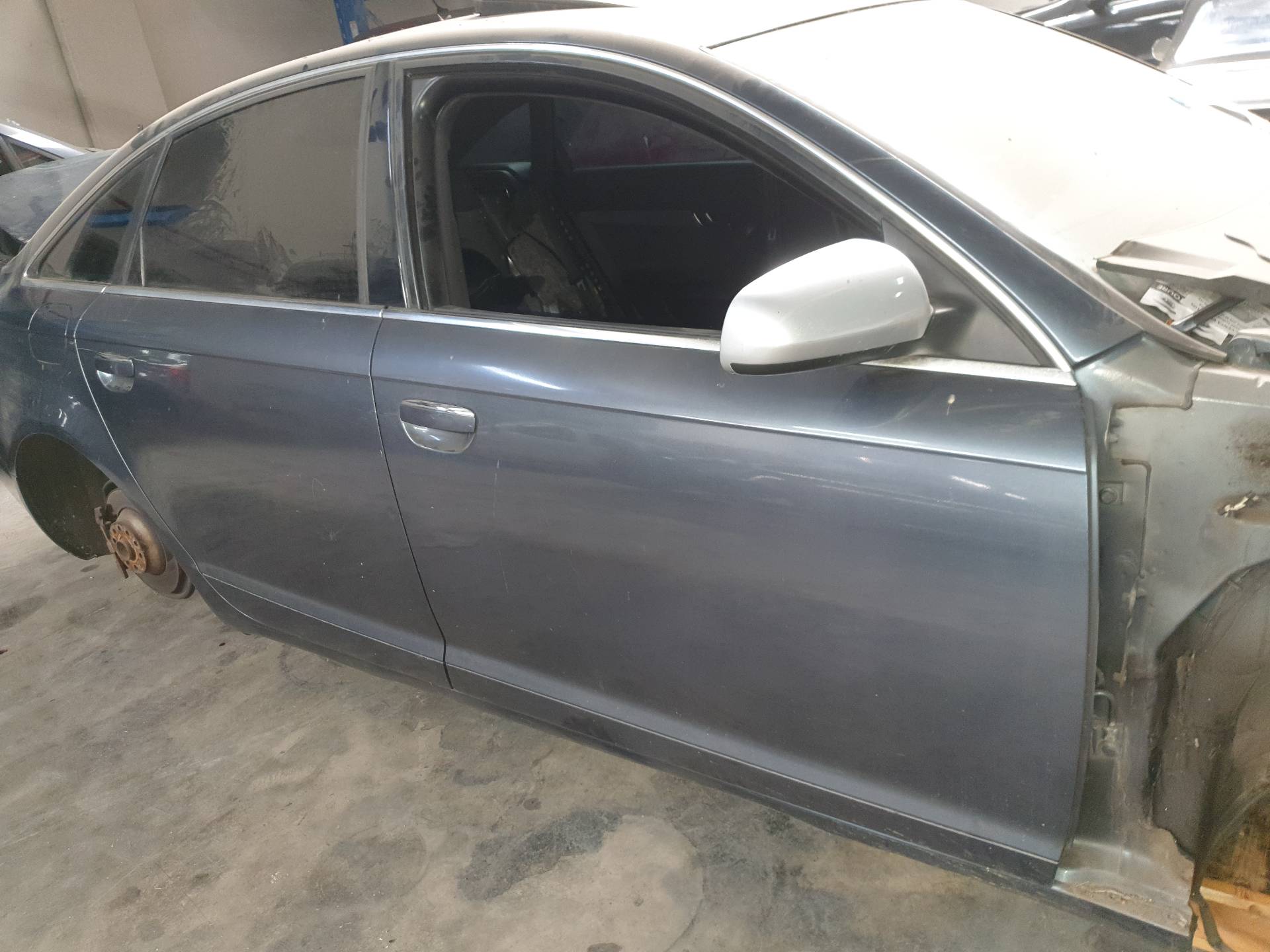 TOYOTA A6 C6/4F (2004-2011) Передняя правая дверь 4F0831052F 24338982