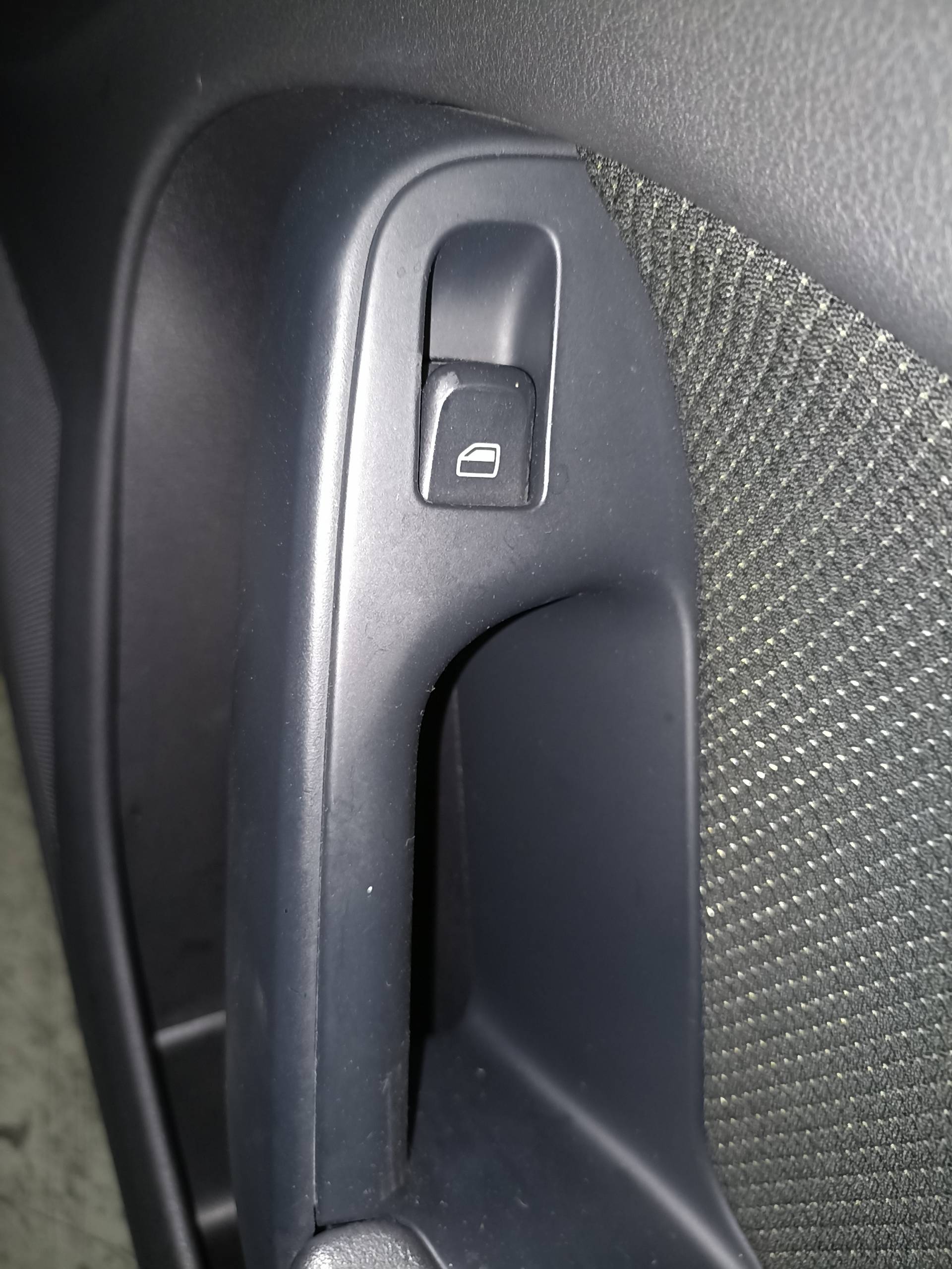 AUDI A5 Sportback Priekinių dešinių durų langų pakėlimo mygtukai 24340131