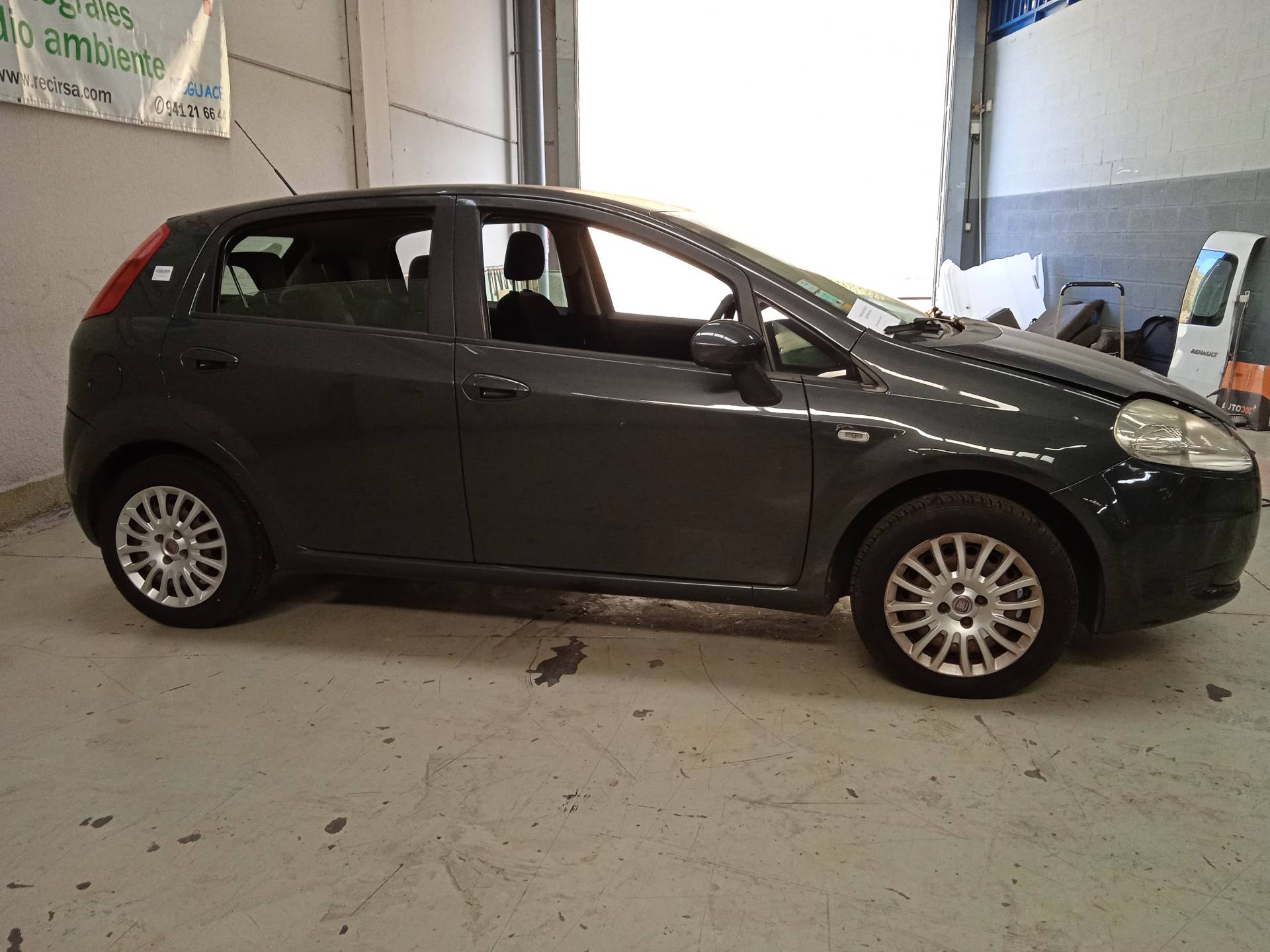 FIAT Punto 3 generation (2005-2020) Levý zadní dveře 51846228 27536778