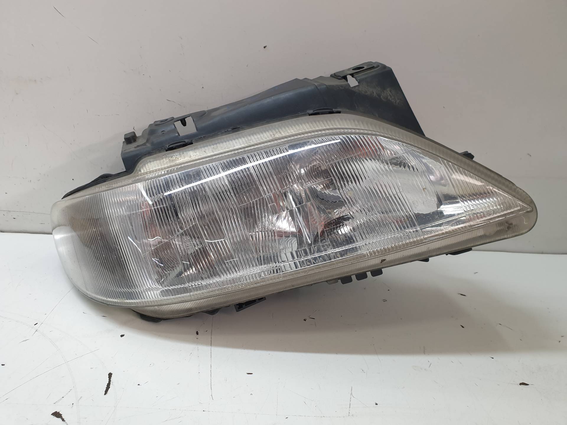 RENAULT Trafic Front Right Headlight 9637019380 25569068