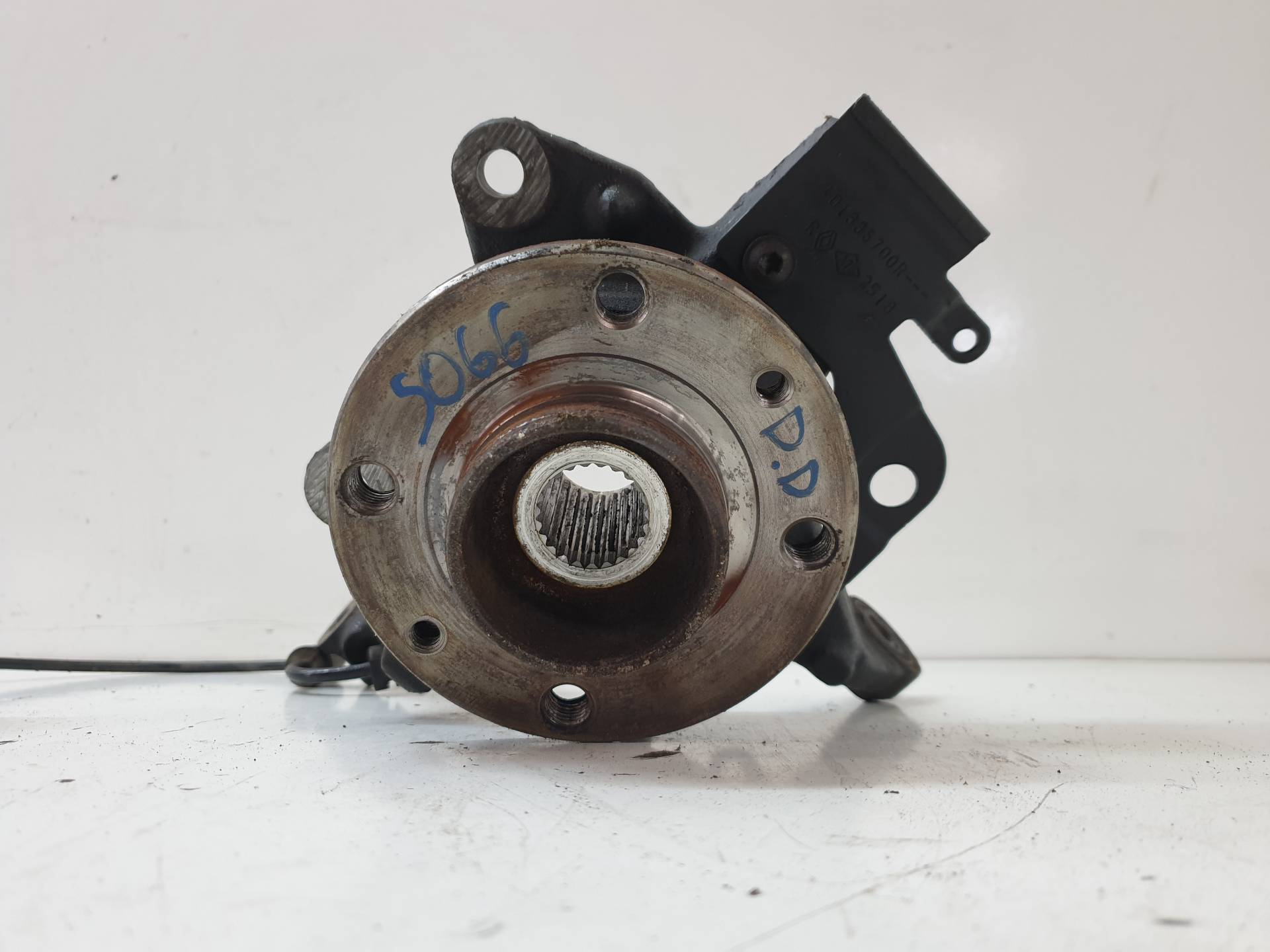 RENAULT Captur 1 generation (2013-2019) Front Right Wheel Hub 400145894R 25570138