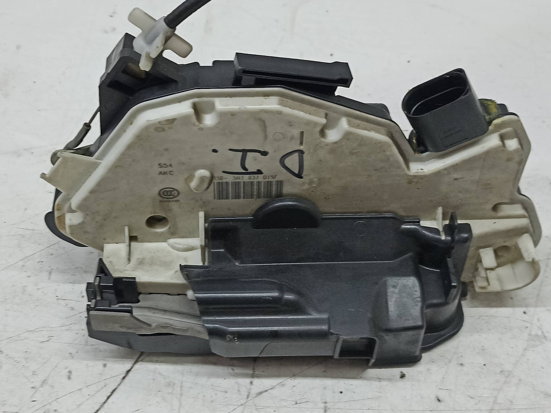 VOLKSWAGEN Tiguan 1 generation (2007-2017) Front Left Door Lock 5N1837015F 24313190