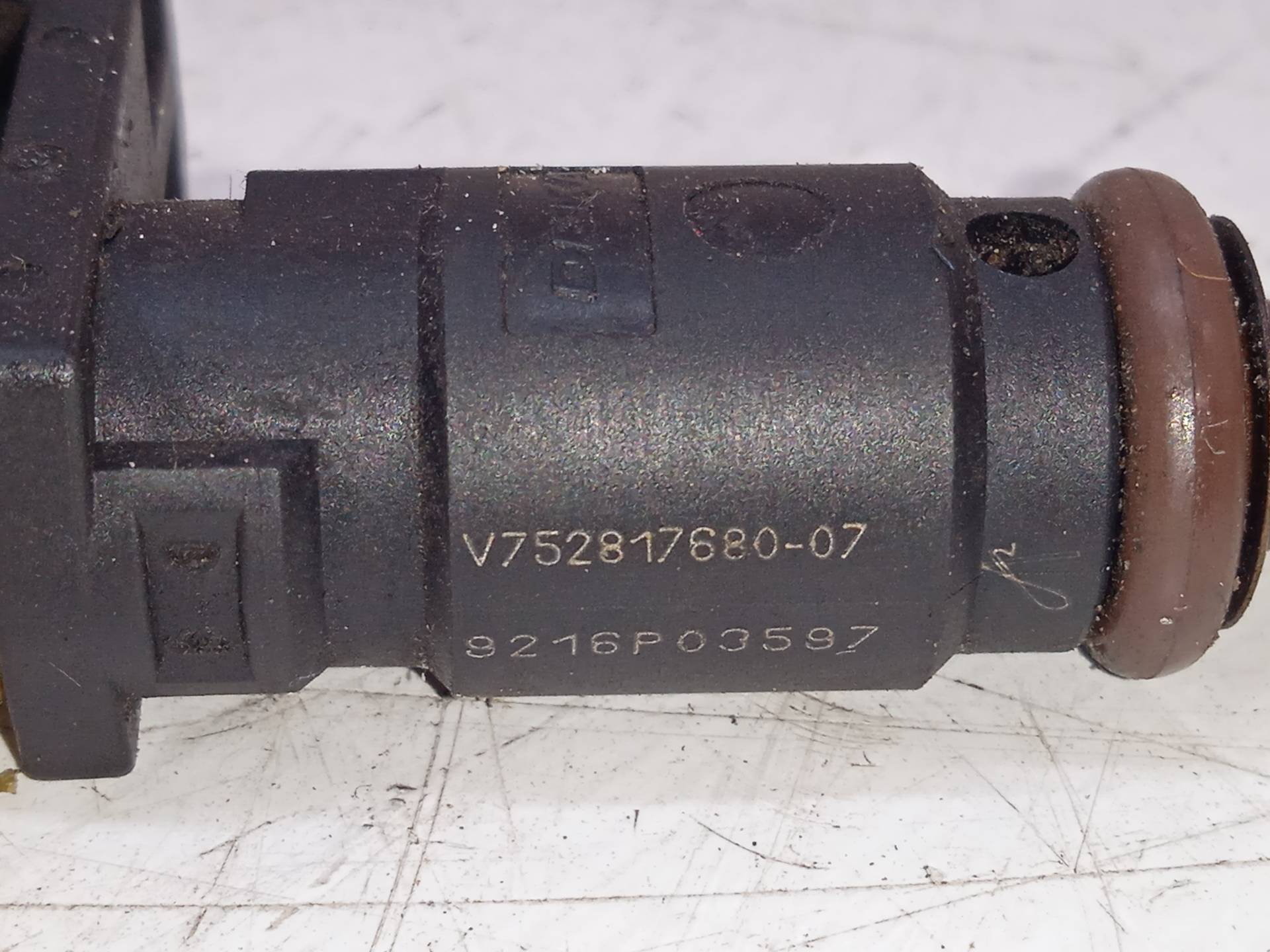 MINI Cooper R56 (2006-2015) Fuel Injector V752817680 24331861