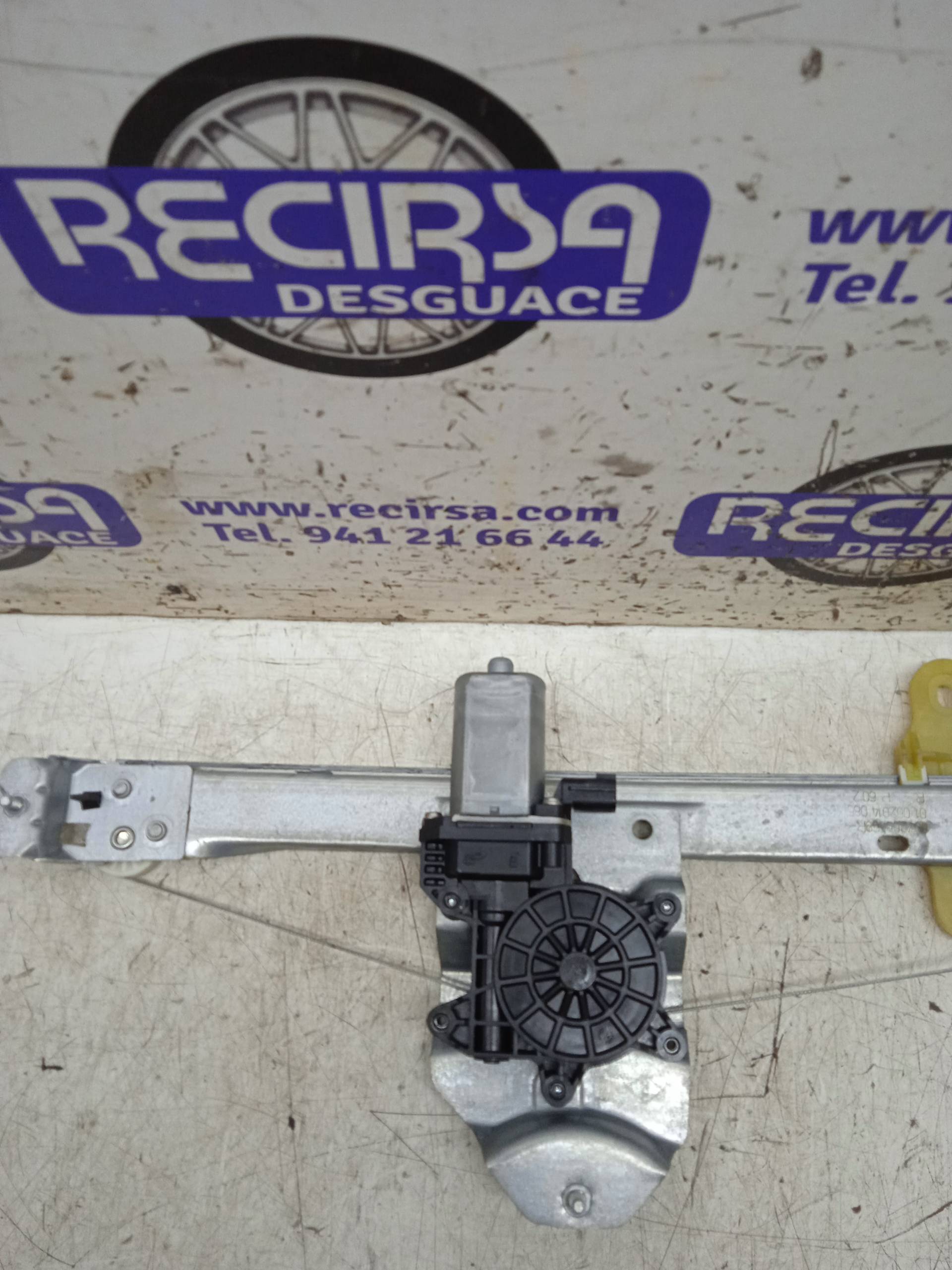 RENAULT Clio 4 generation (2012-2020) Front Right Door Window Regulator 128001071E 24320680