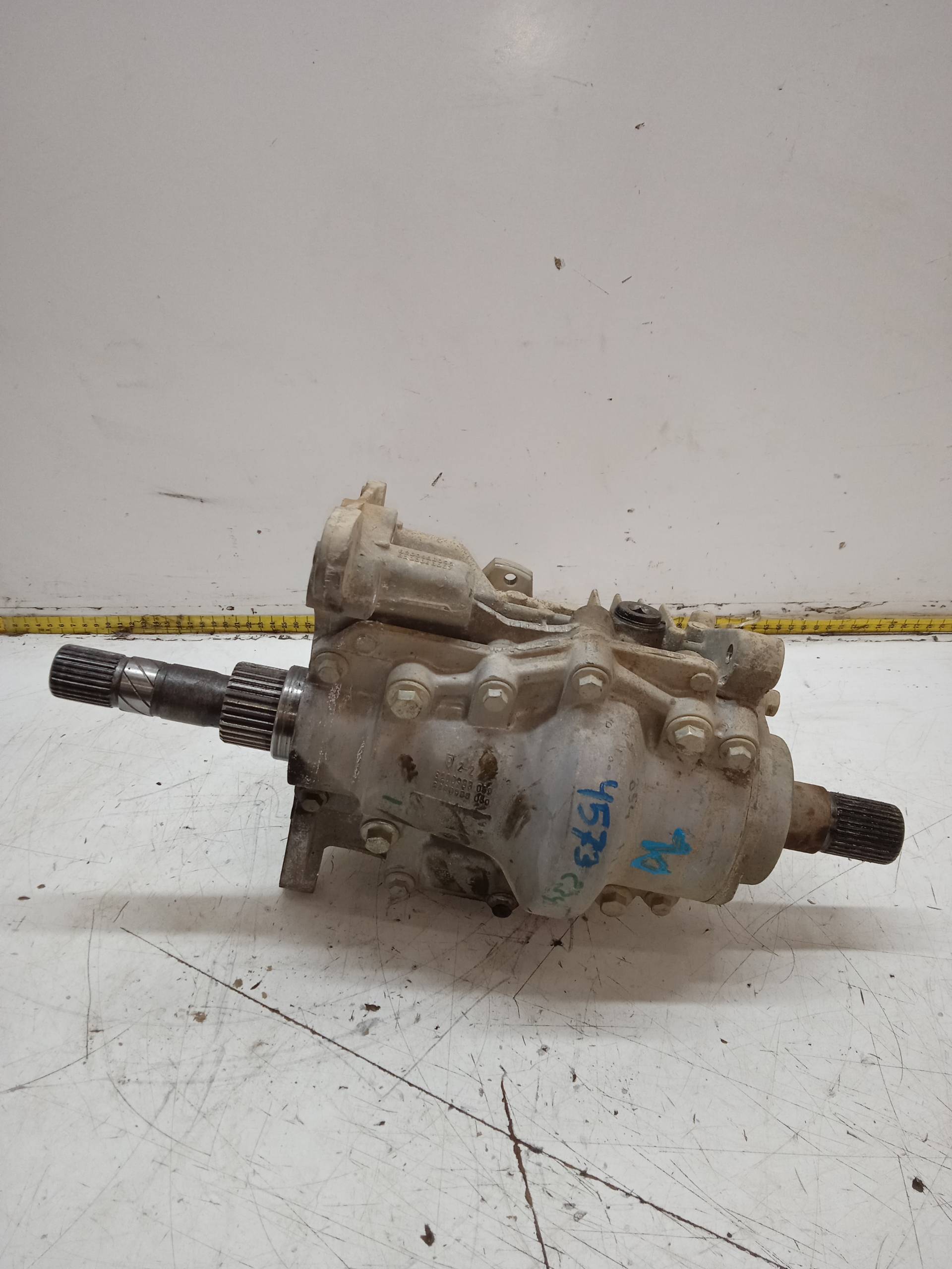 DACIA Duster 1 generation (2010-2017) Front Transfer Case 8200988059 24331680