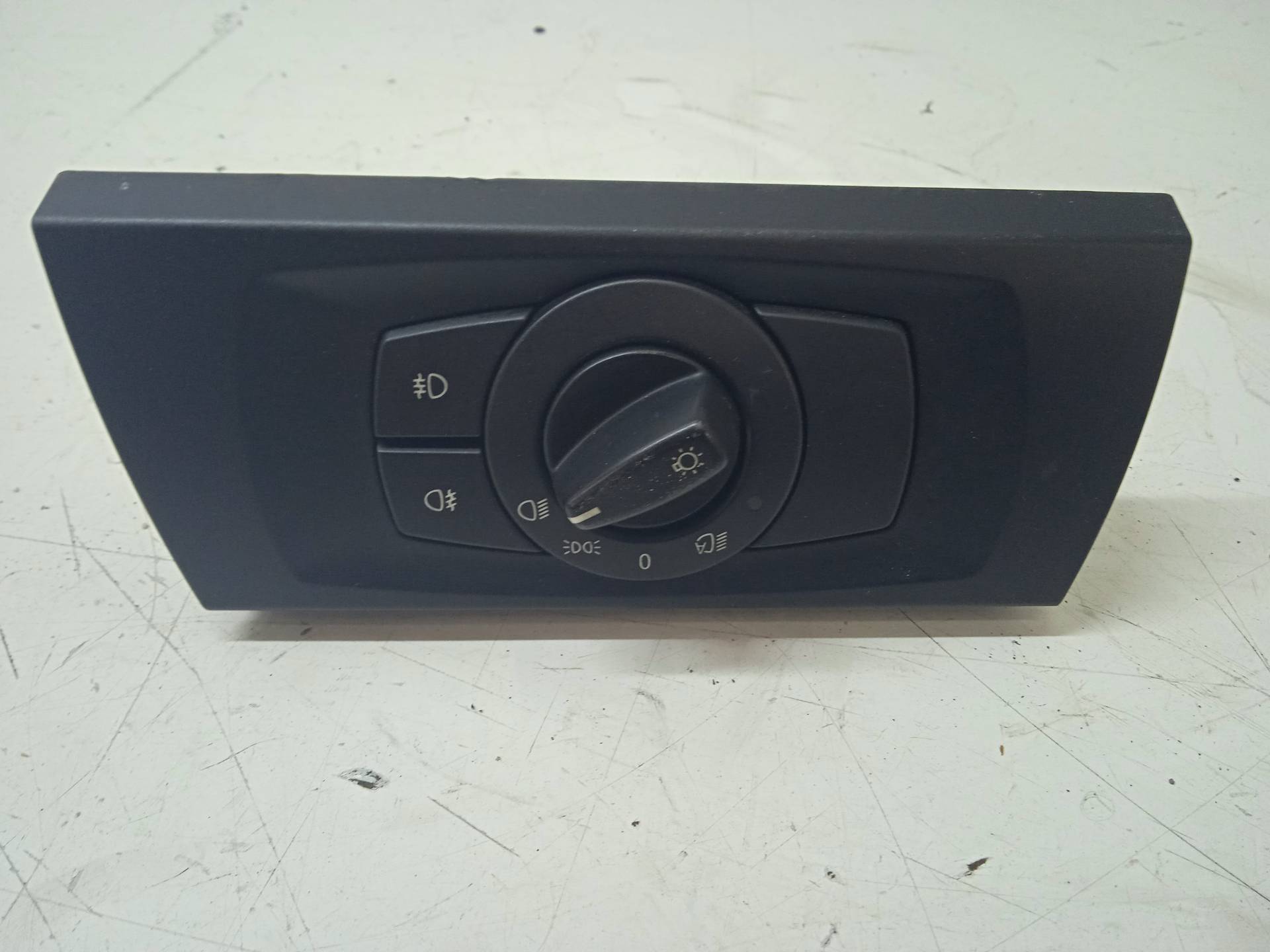 BMW 3 Series E90/E91/E92/E93 (2004-2013) Headlight Switch Control Unit 693279604 24335842