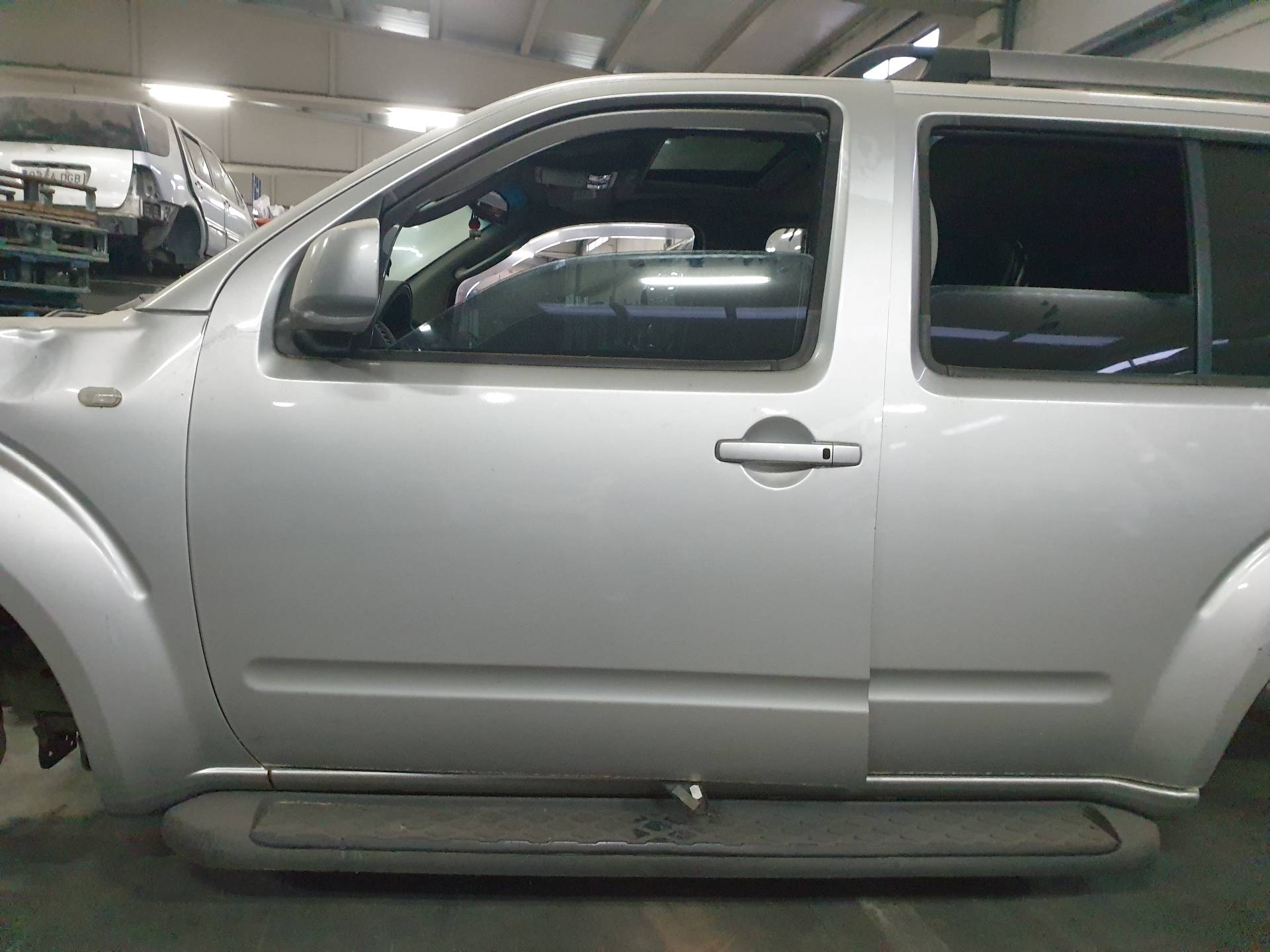 CHEVROLET Pathfinder R51 (2004-2014) Priekšējās kreisās durvis 80101EB330 24340590