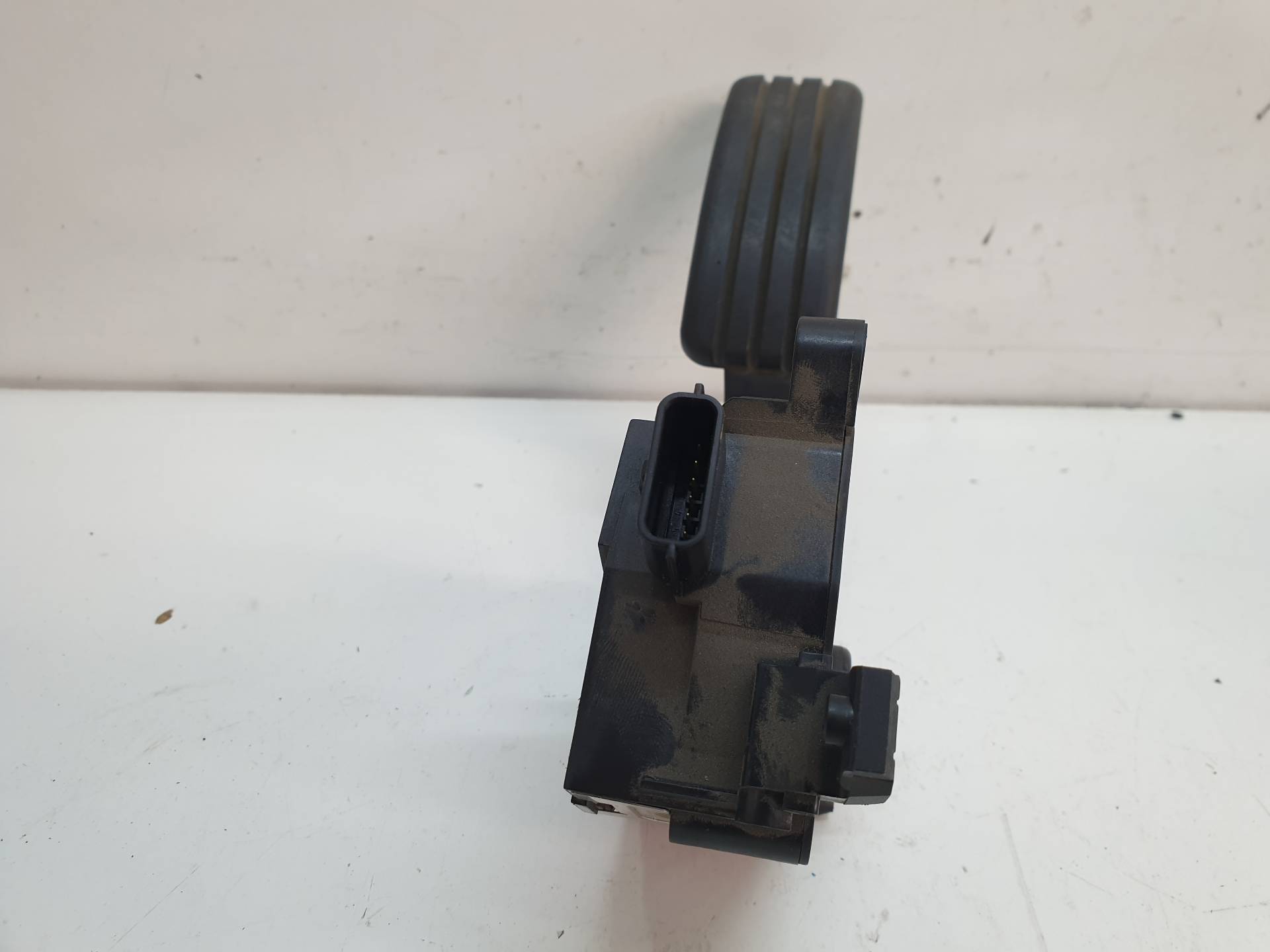 BMW 1 Series E81/E82/E87/E88 (2004-2013) Throttle Pedal 180020024R 25569625