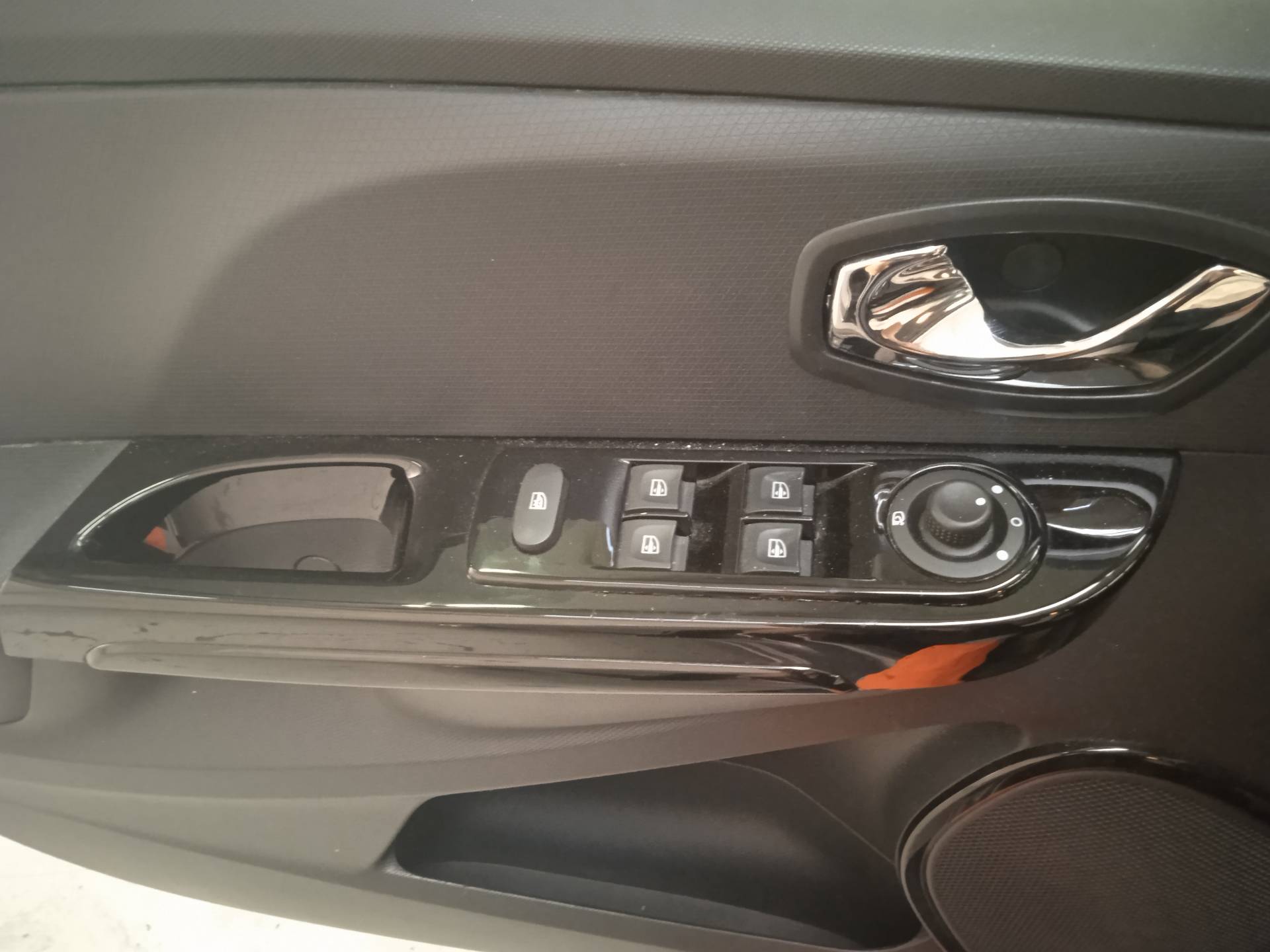 RENAULT Clio 4 generation (2012-2020) Aizmugurējā labā durvju slēdzene 825002104R 24333496