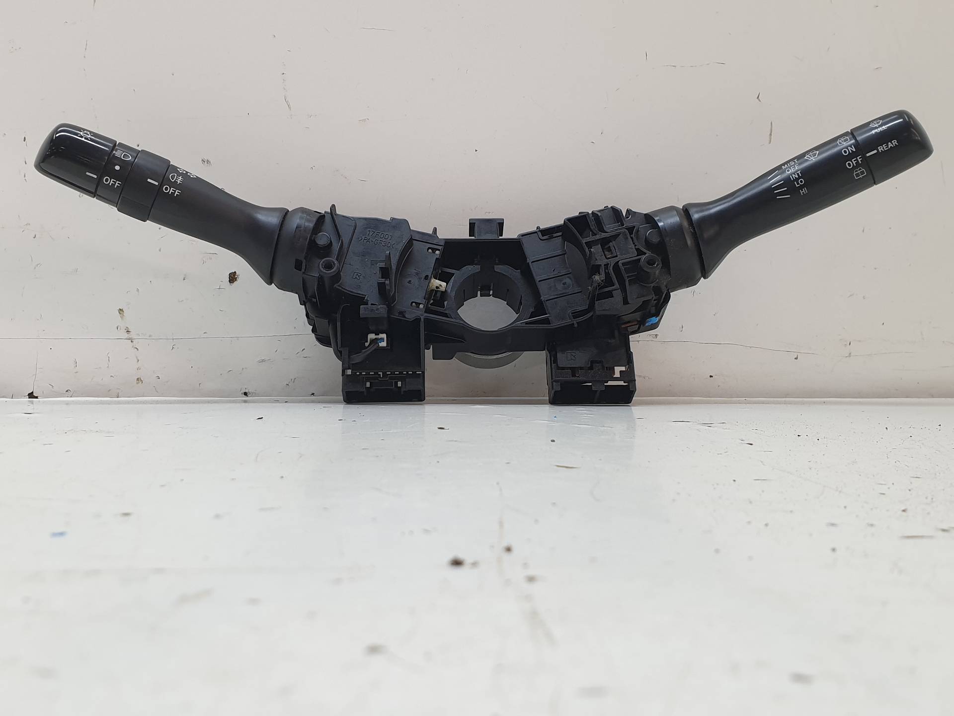 TOYOTA Yaris 2 generation (2005-2012) Mygtukai 17F143 24338345