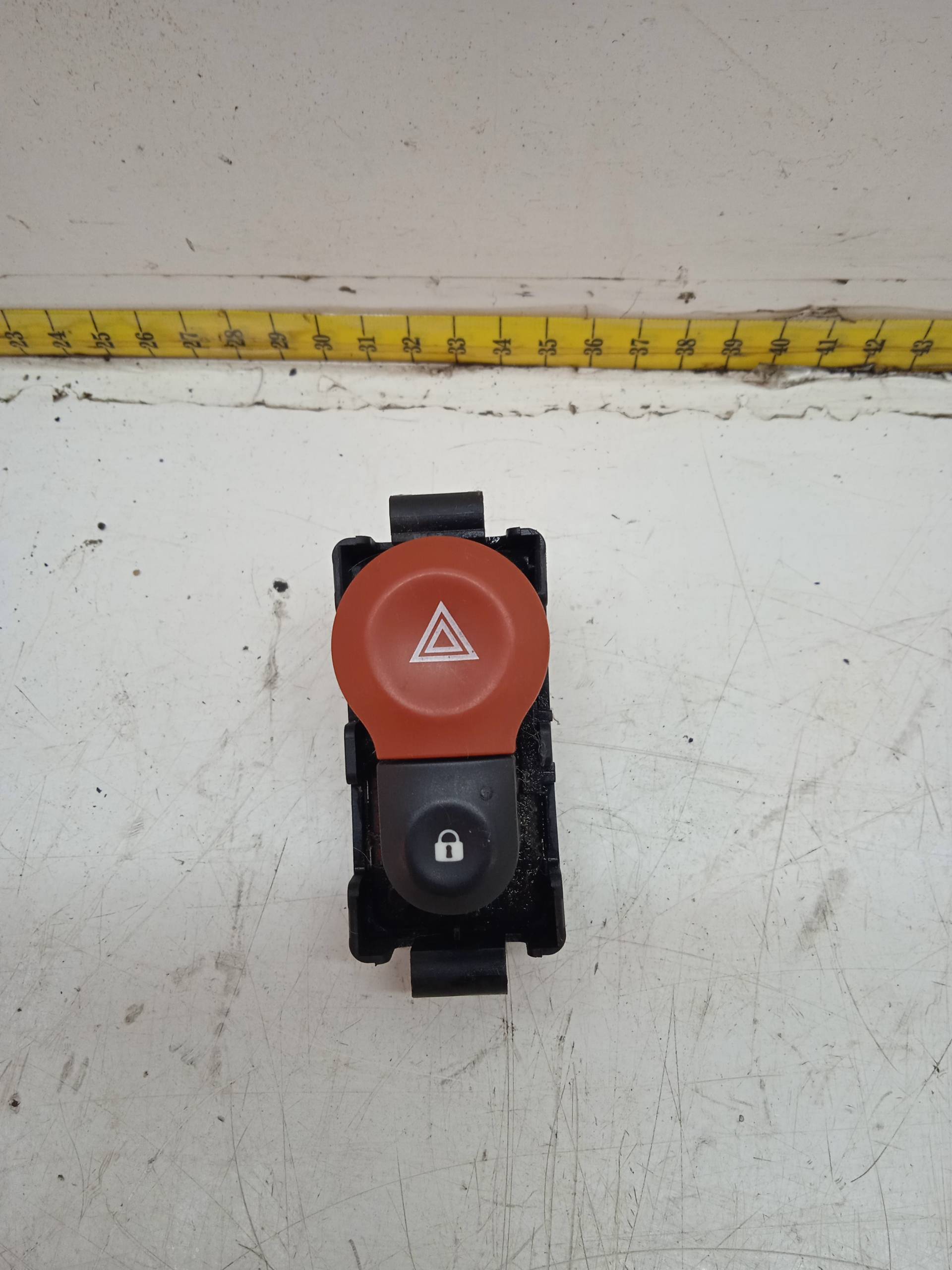 RENAULT Kangoo 2 generation (2007-2021) Hazard button 8200214896A 24330983