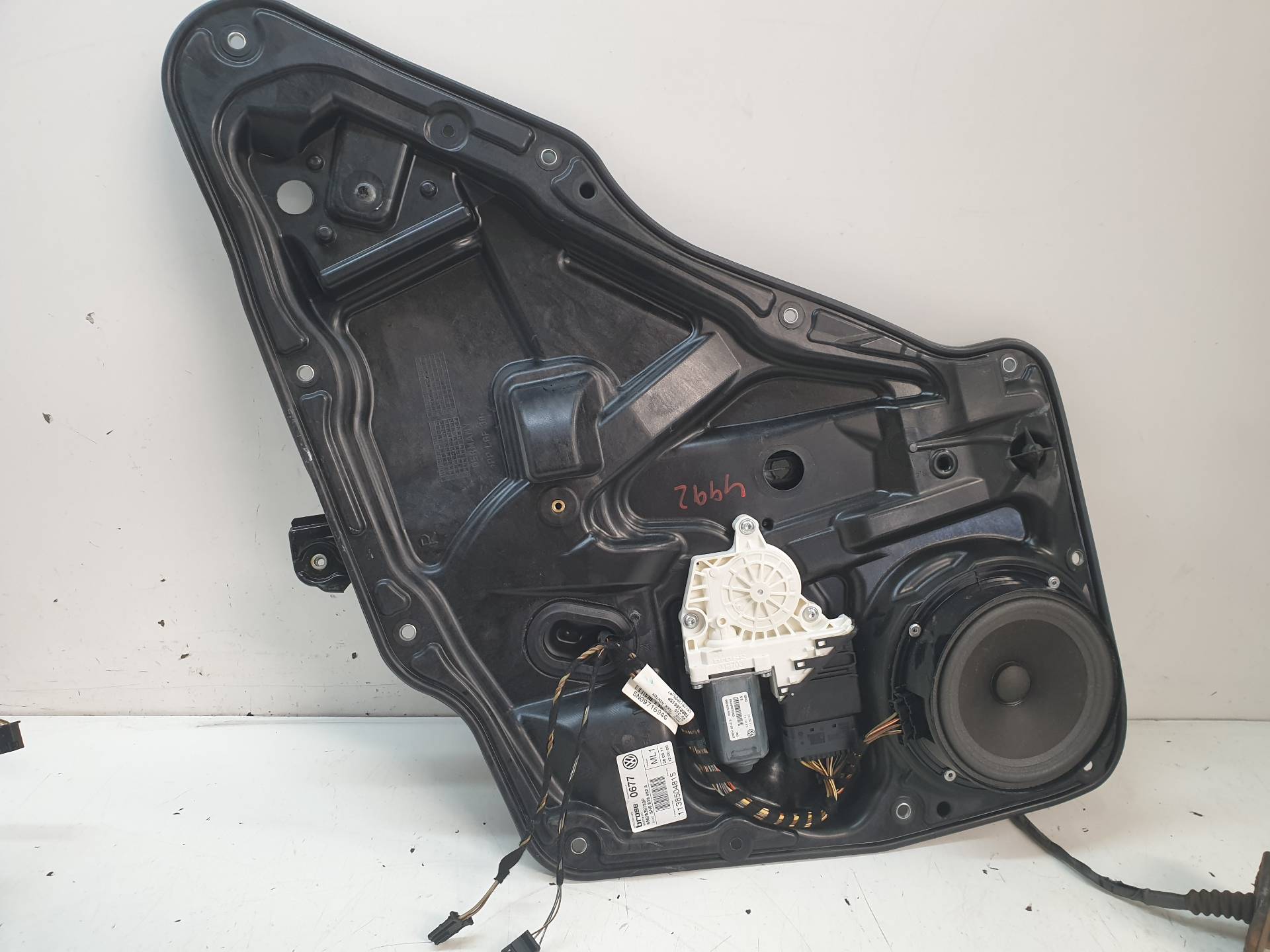 VOLKSWAGEN Tiguan 1 generation (2007-2017) Rear Right Door Window Regulator 5N0839730F 25567738