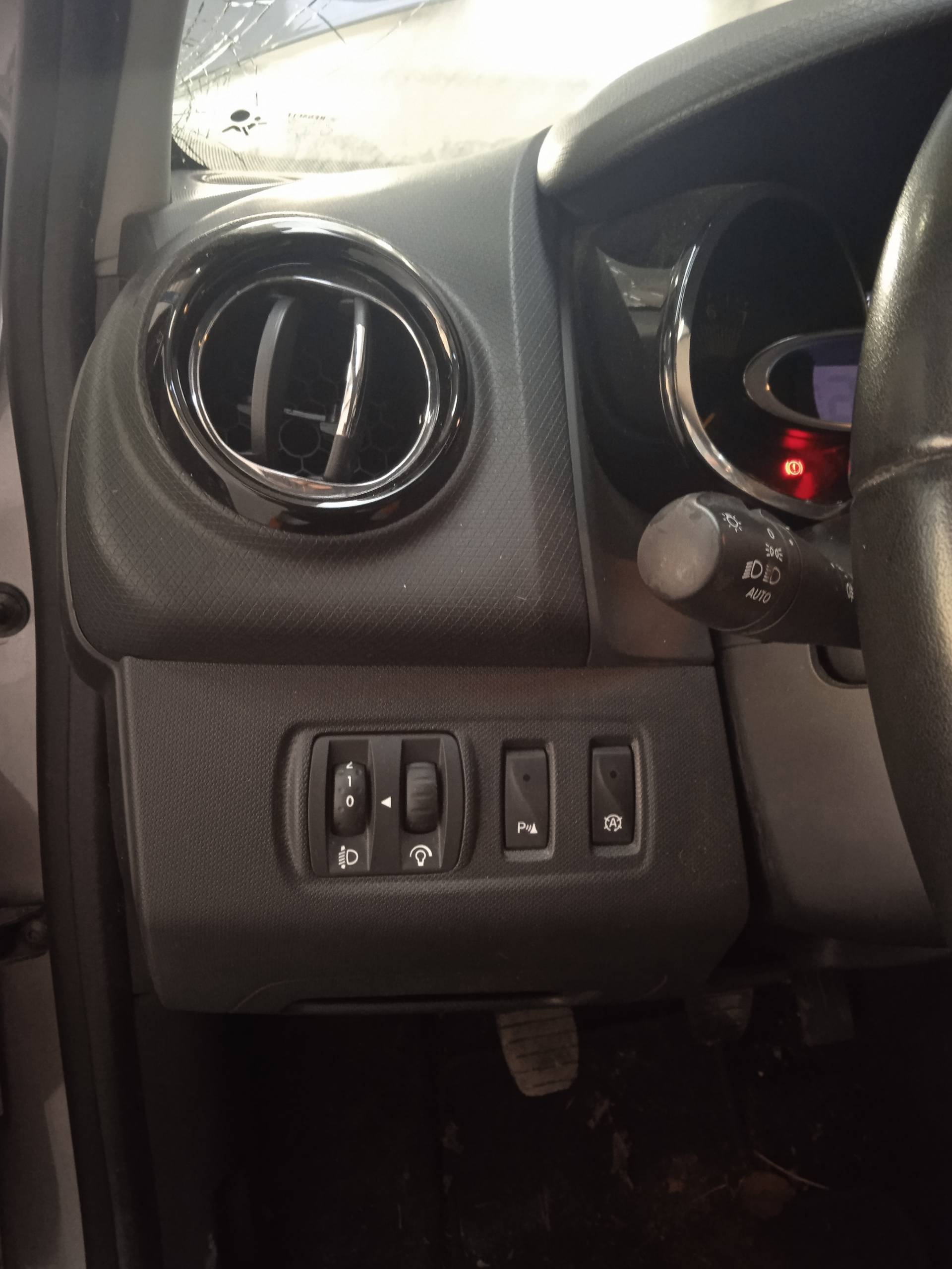 RENAULT Clio 4 generation (2012-2020) Aizmugurējā labā durvju slēdzene 825002104R 24333496