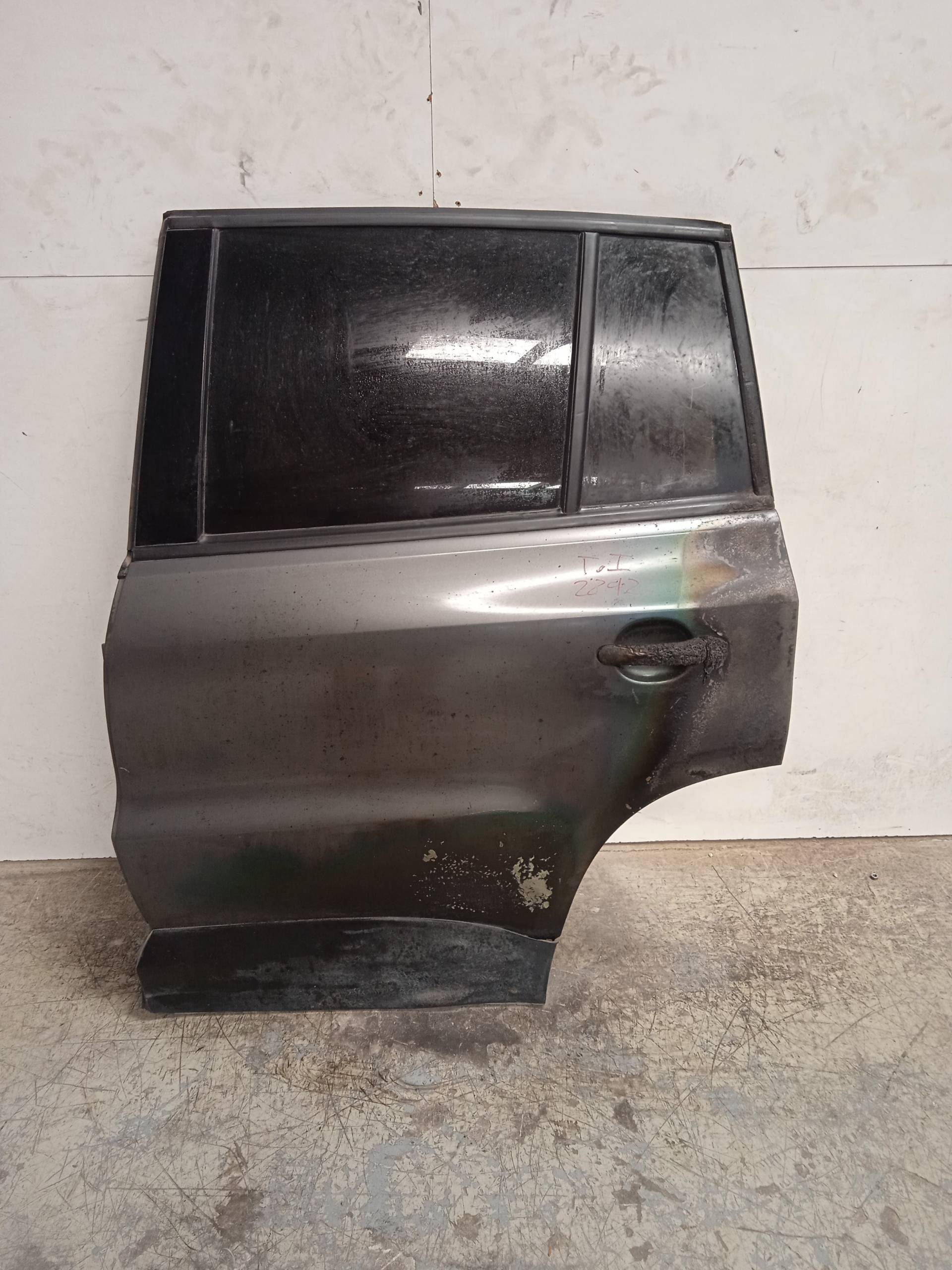 VOLKSWAGEN Tiguan 1 generation (2007-2017) Rear Left Door 28927781813 24313206