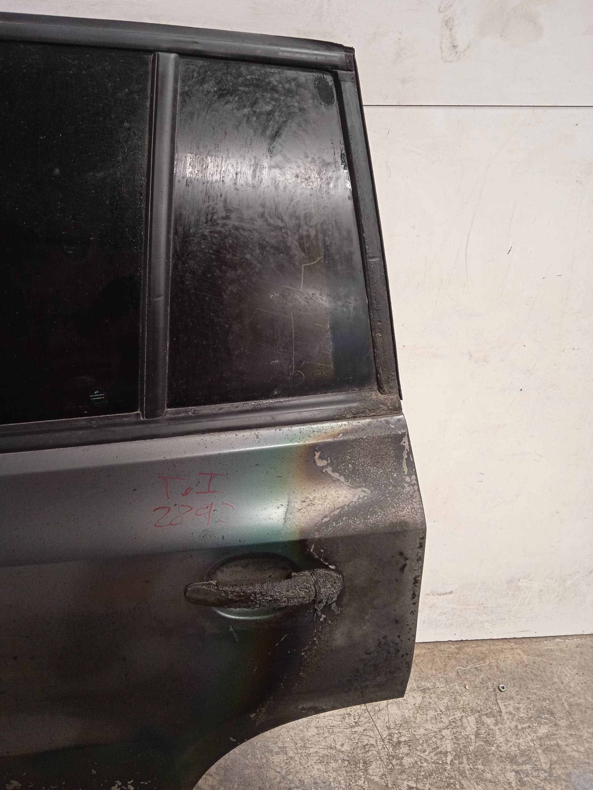 VOLKSWAGEN Tiguan 1 generation (2007-2017) Rear Left Door 28927781813 24313206