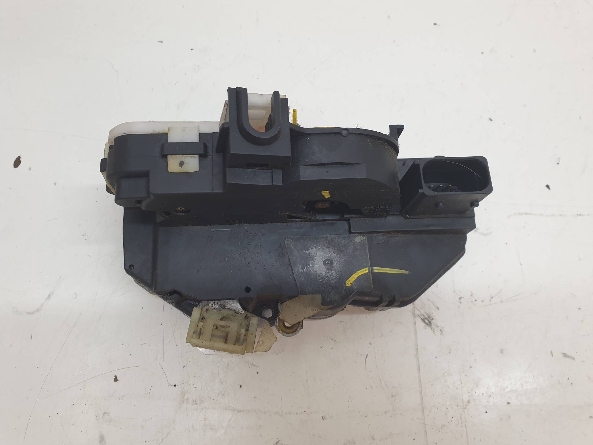 OPEL Astra J (2009-2020) Vasemman etuoven lukko 13503801 24338541