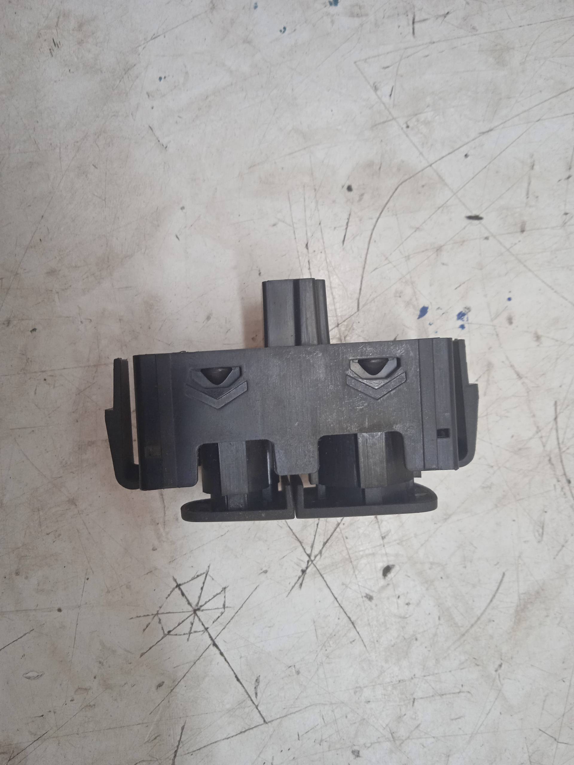 RENAULT Scenic 3 generation (2009-2015) кнопка опасности E31601 24334199