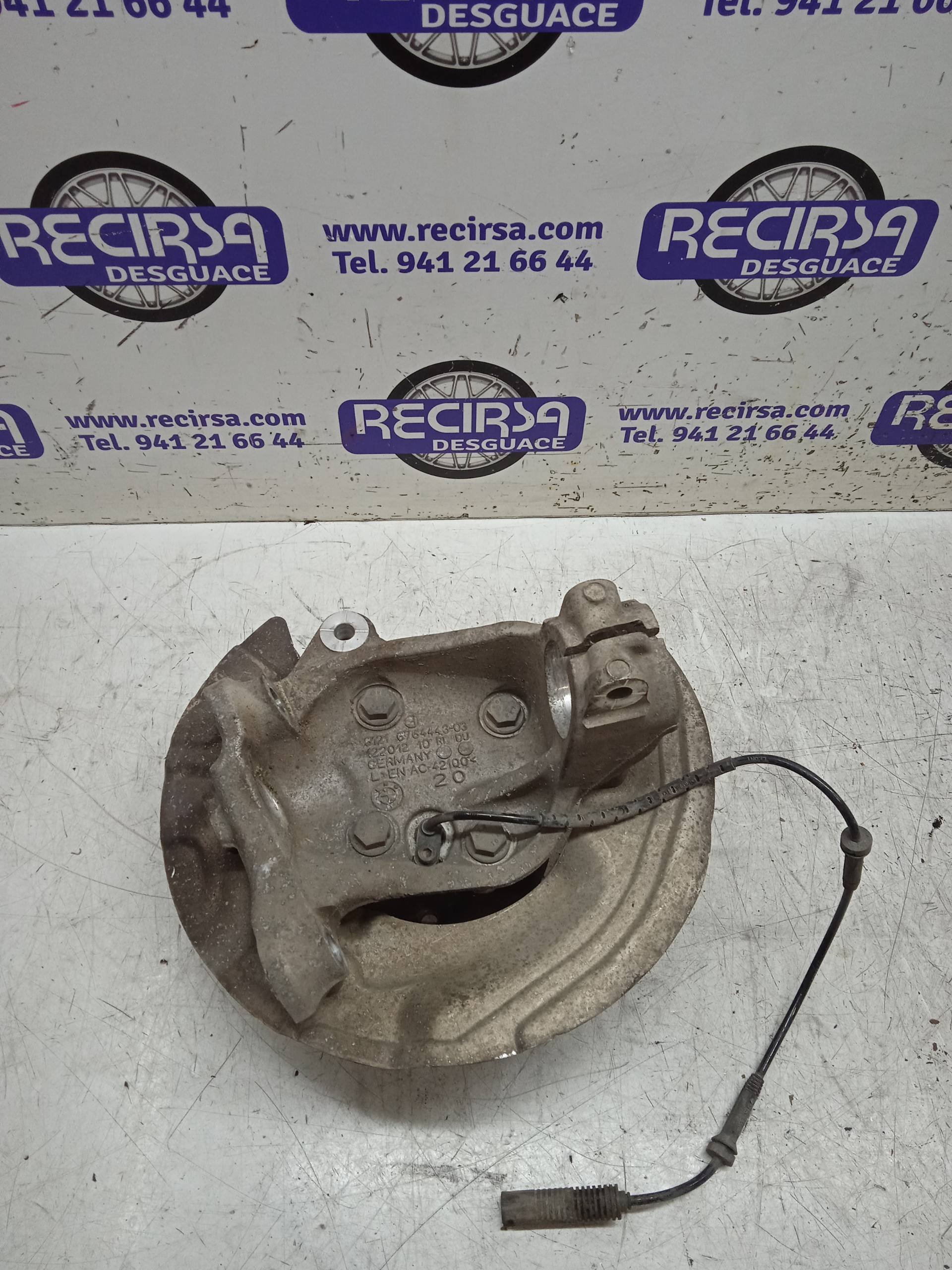 BMW 1 Series E81/E82/E87/E88 (2004-2013) Front Left Wheel Hub 676444303 24327626