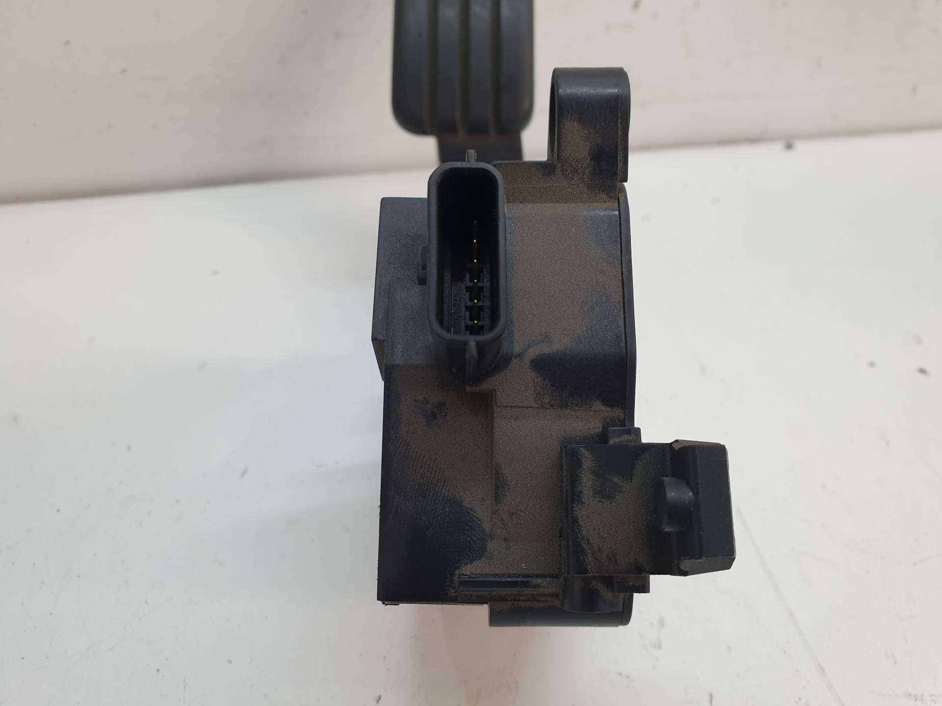 BMW 1 Series E81/E82/E87/E88 (2004-2013) Throttle Pedal 180020024R 25569625