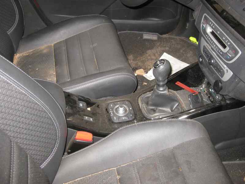 RENAULT Megane 3 generation (2008-2020) Galinių kairių durų stiklo pakelėjas 827310185R 24324011