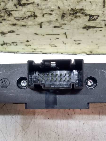 OPEL Zafira B (2005-2010) кнопка опасности 13100105 24325990