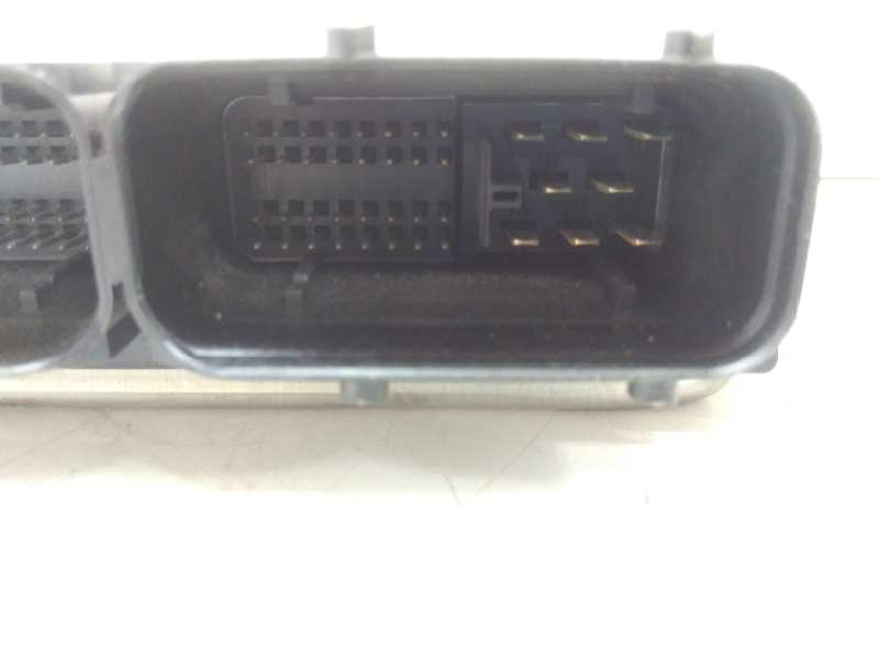 SUZUKI A4 B6/8E (2000-2005) Moottorin ohjausyksikkö ECU 0281011142 24313357