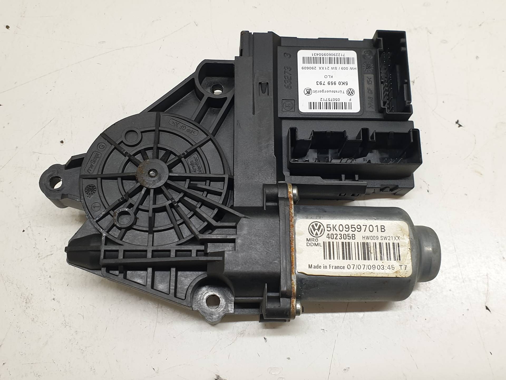 VOLKSWAGEN Golf Plus 2 generation (2009-2014) Moteur de lève-vitre de porte avant gauche 5K0959701B 25569588