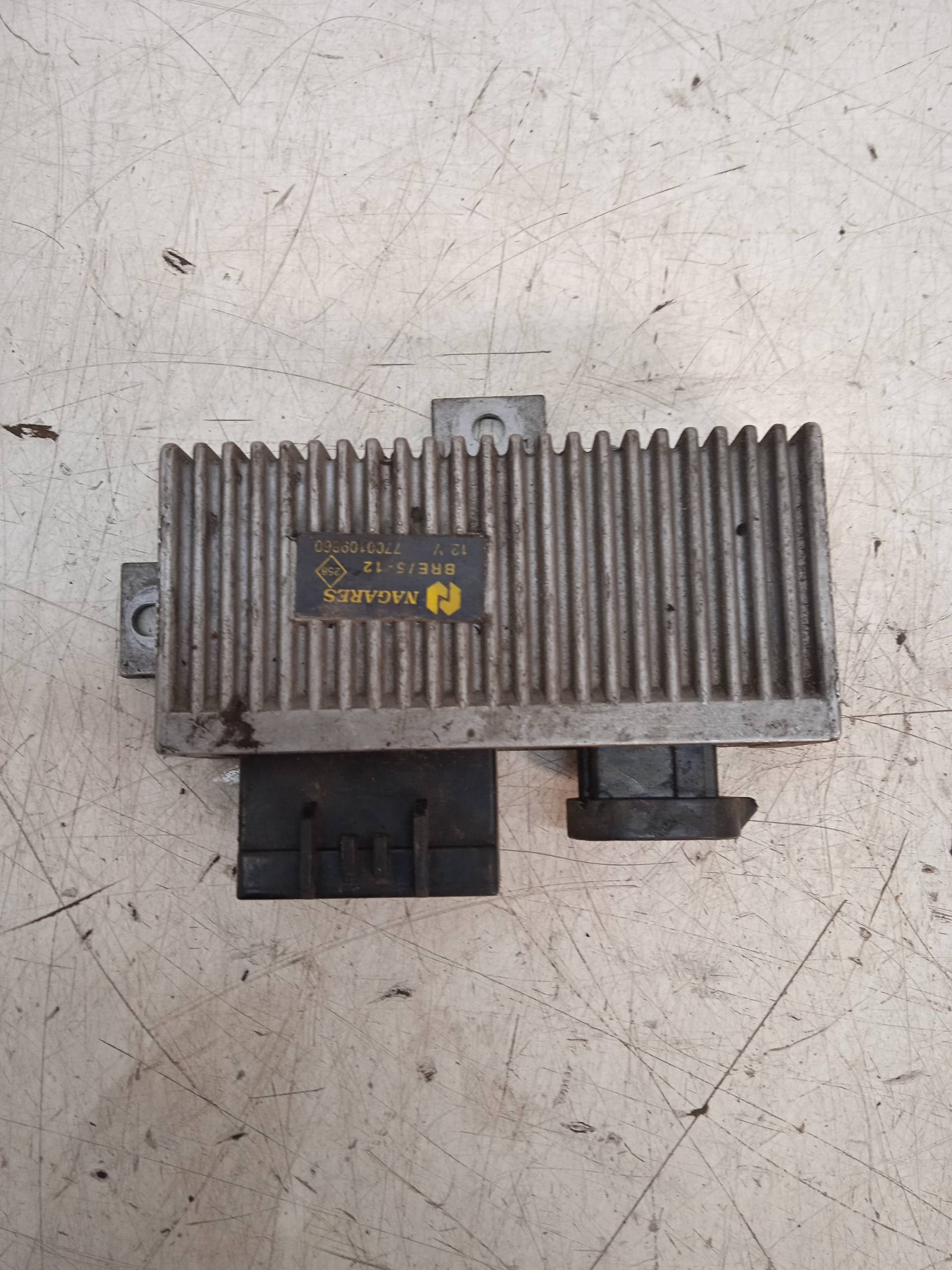 ASTON MARTIN Kangoo 1 generation (1998-2009) Relays 7700109860 24333388