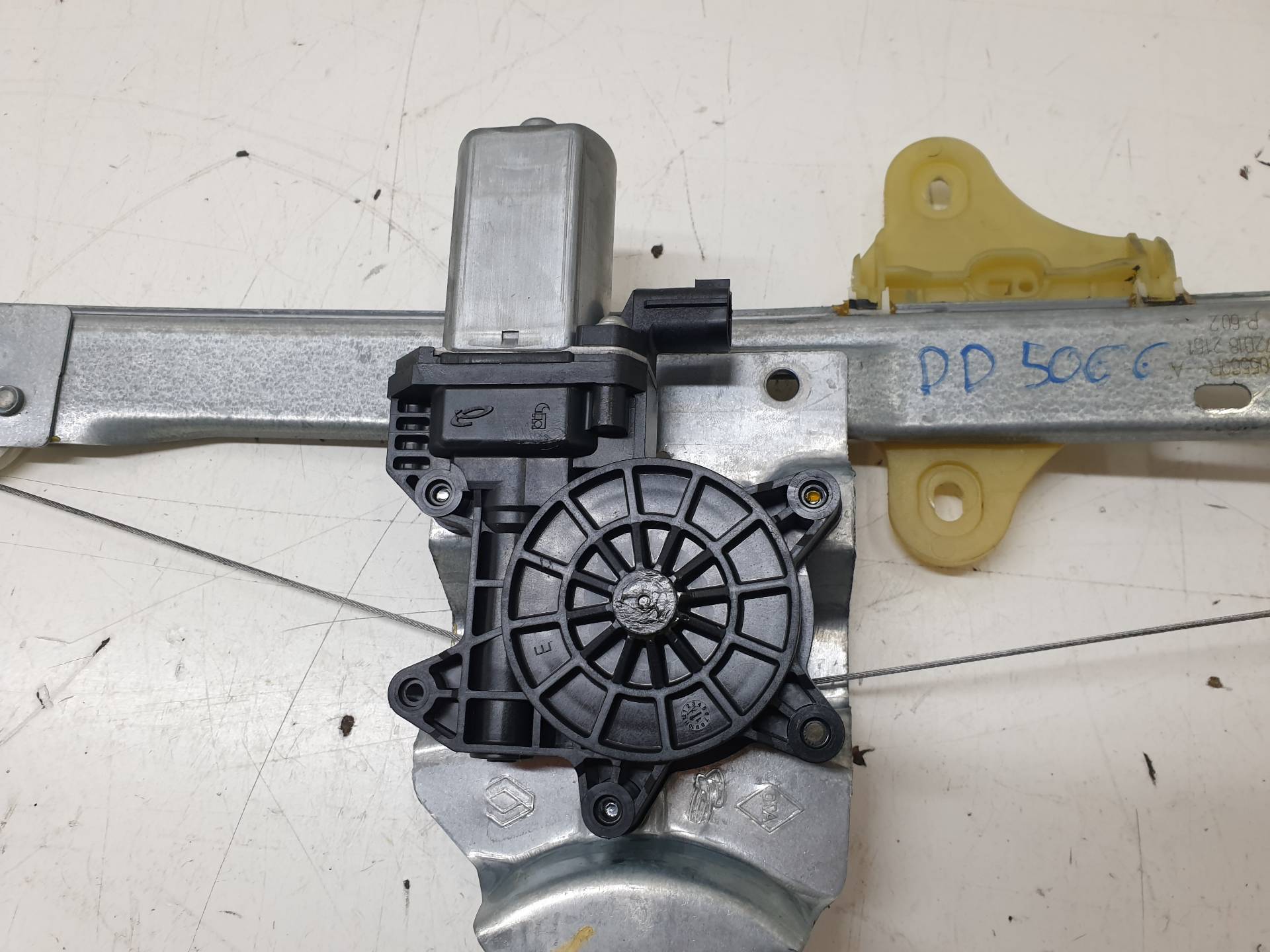 RENAULT Clio 4 generation (2012-2020) Front Right Door Window Regulator 807205569R 24301211