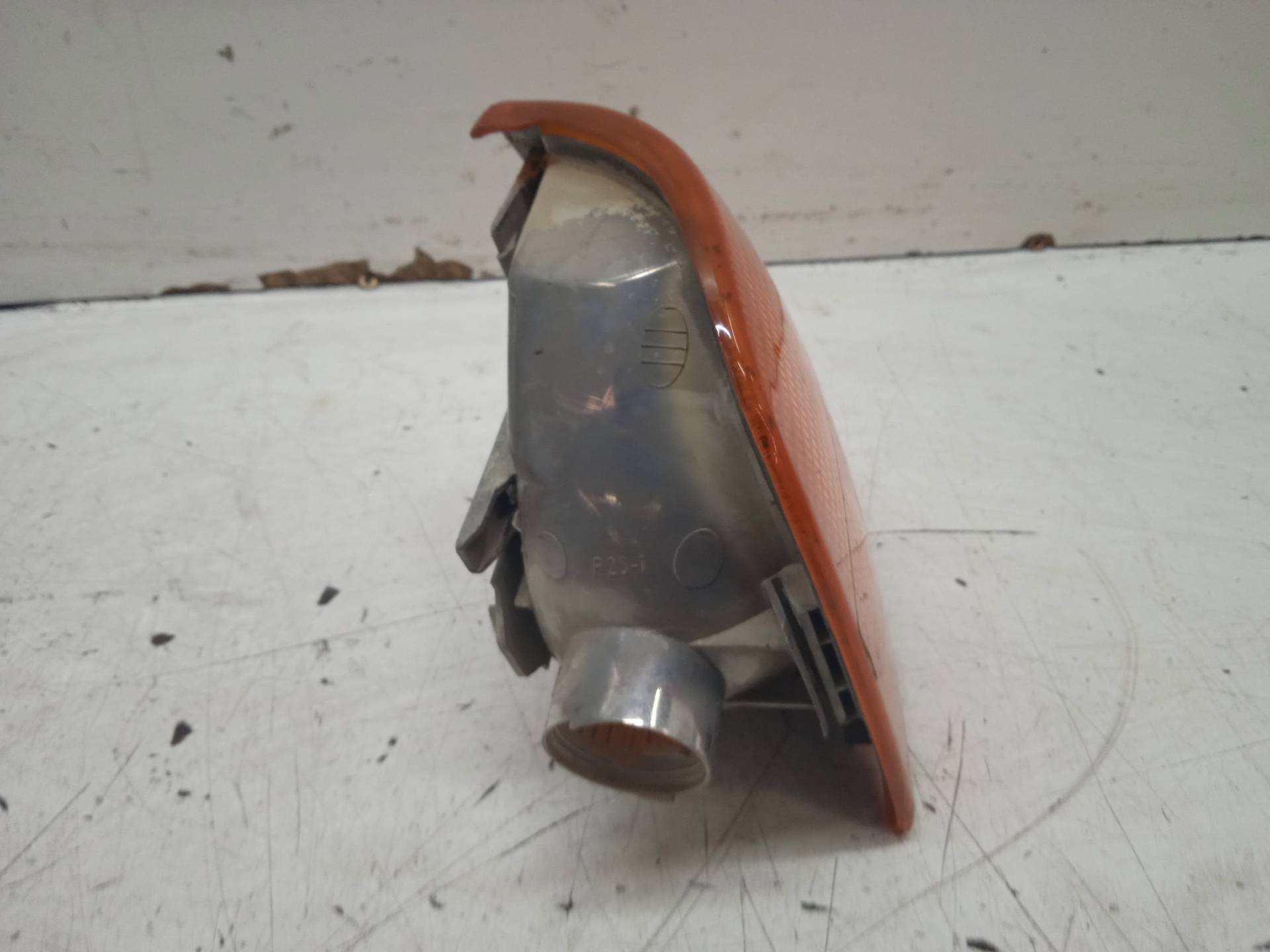 AUDI 100 S3 (1982-1990) Front Right Fender Turn Signal 24333262