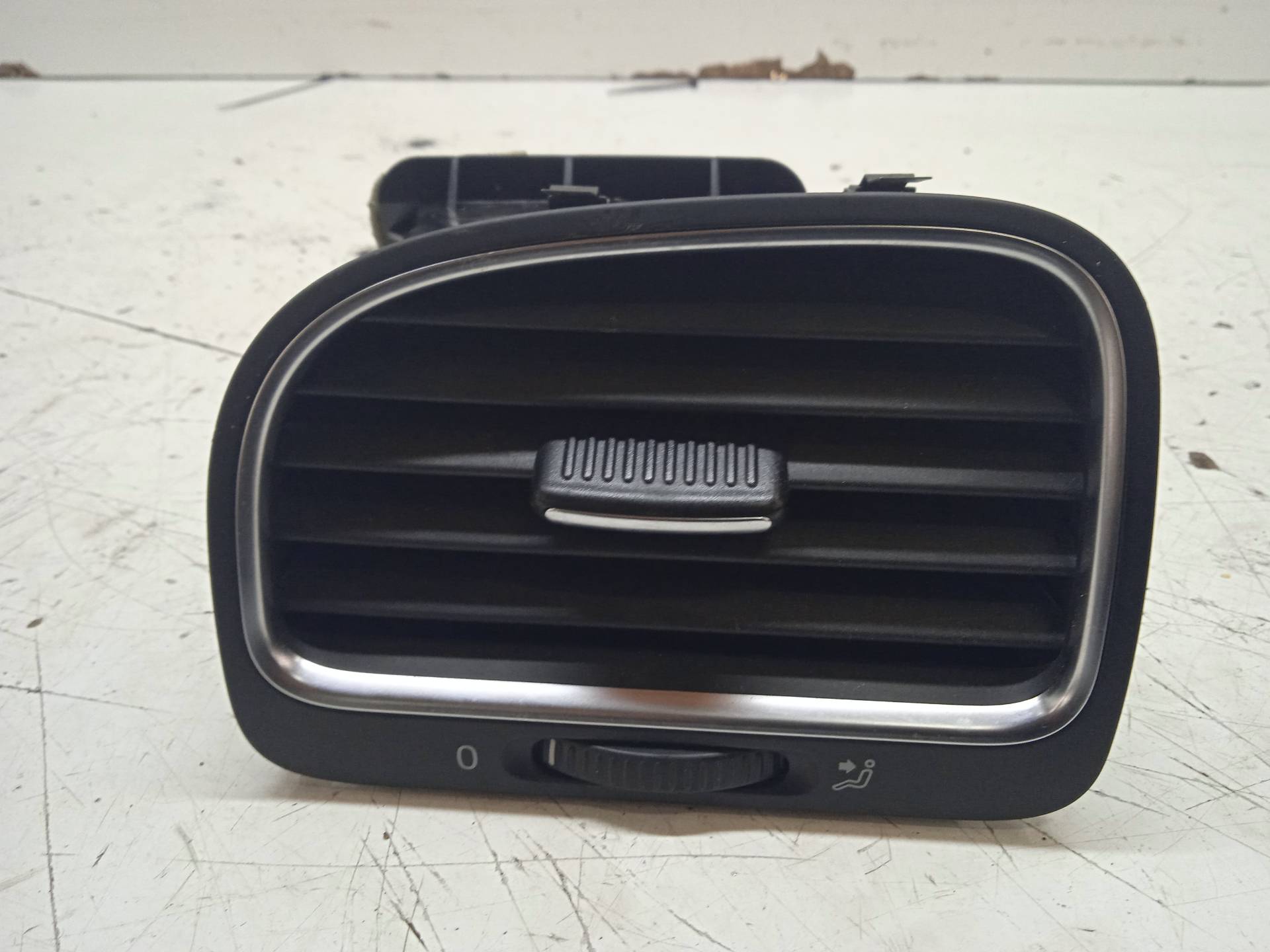 CHEVROLET Golf 6 generation (2008-2015) Cabin Air Intake Grille 5K0819703K 24334270