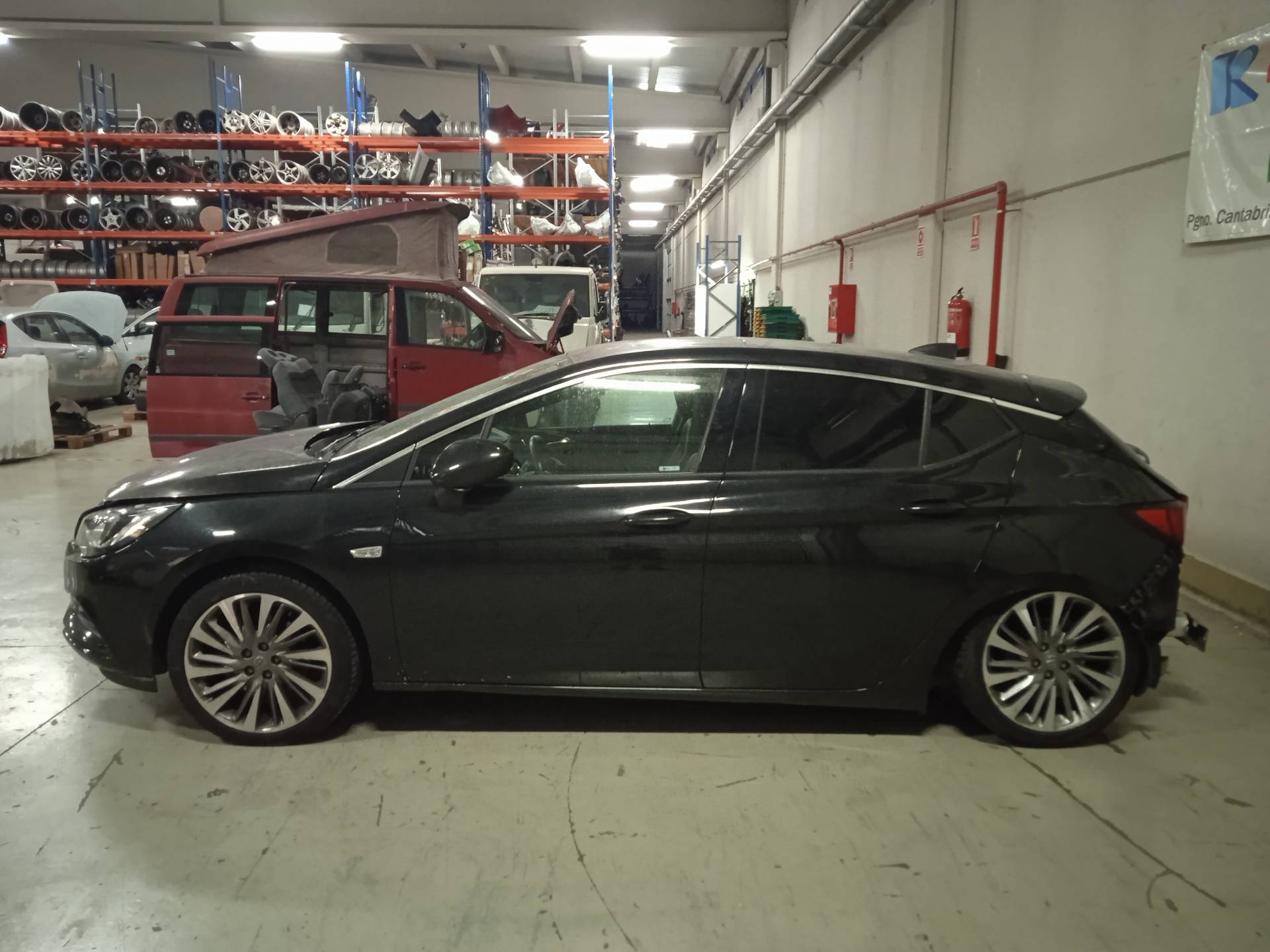 OPEL Astra K (2015-2021) Aizmugurējā bagāžnieka slēdzene 13500195 24335638