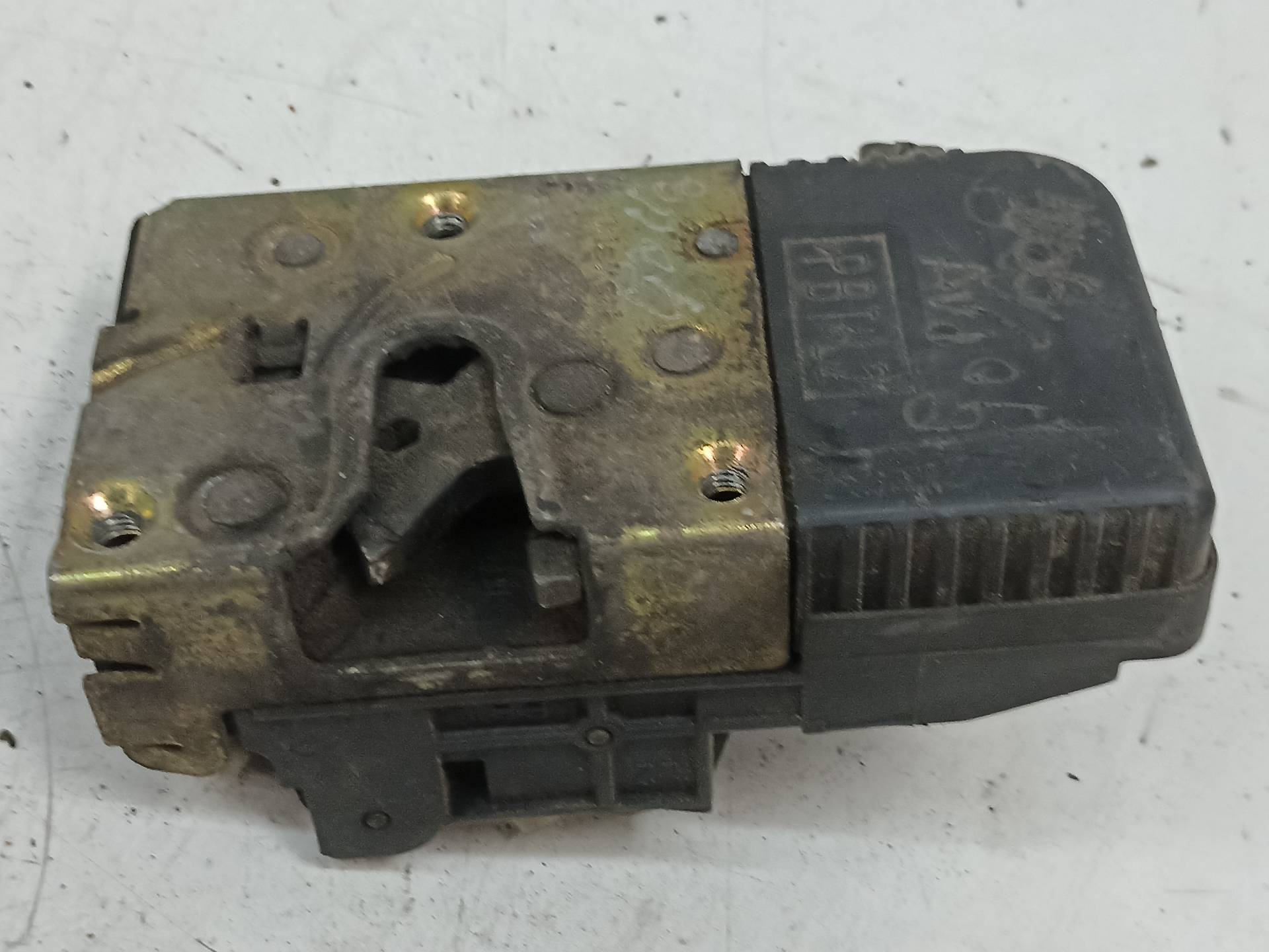 PEUGEOT 206 1 generation (1998-2009) Front Left Door Lock 310354468125, 125 24314431