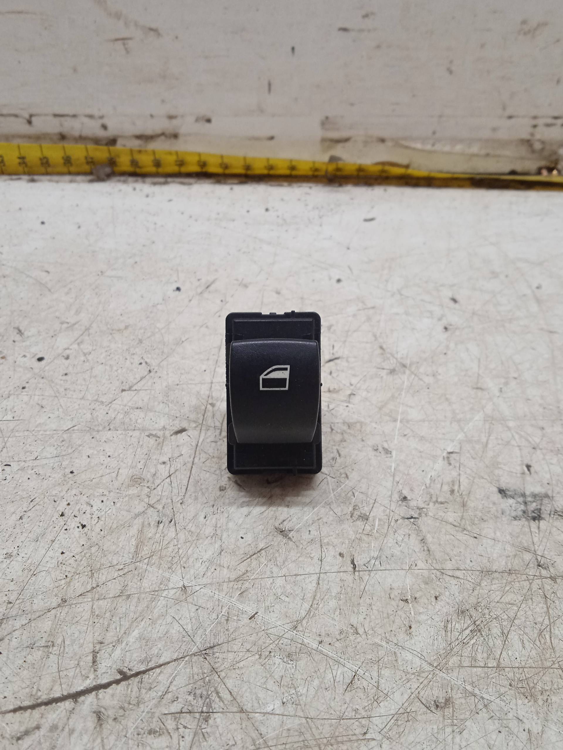 FORD Fiesta 6 generation (2008-2020) Front Right Door Window Switch 6922244 25449371