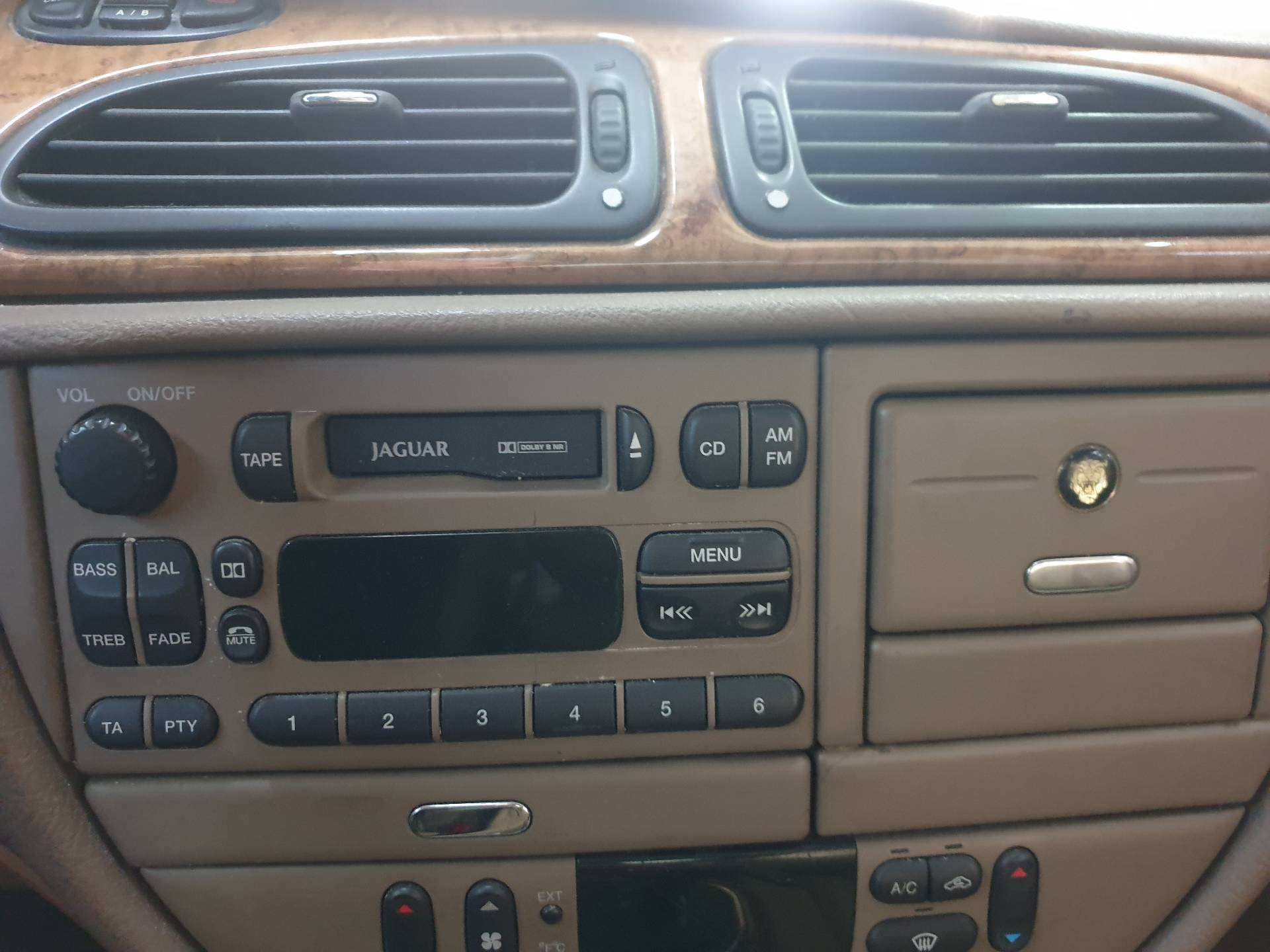 JAGUAR S-Type 1 generation (1999-2008) Music Player Without GPS 24338531