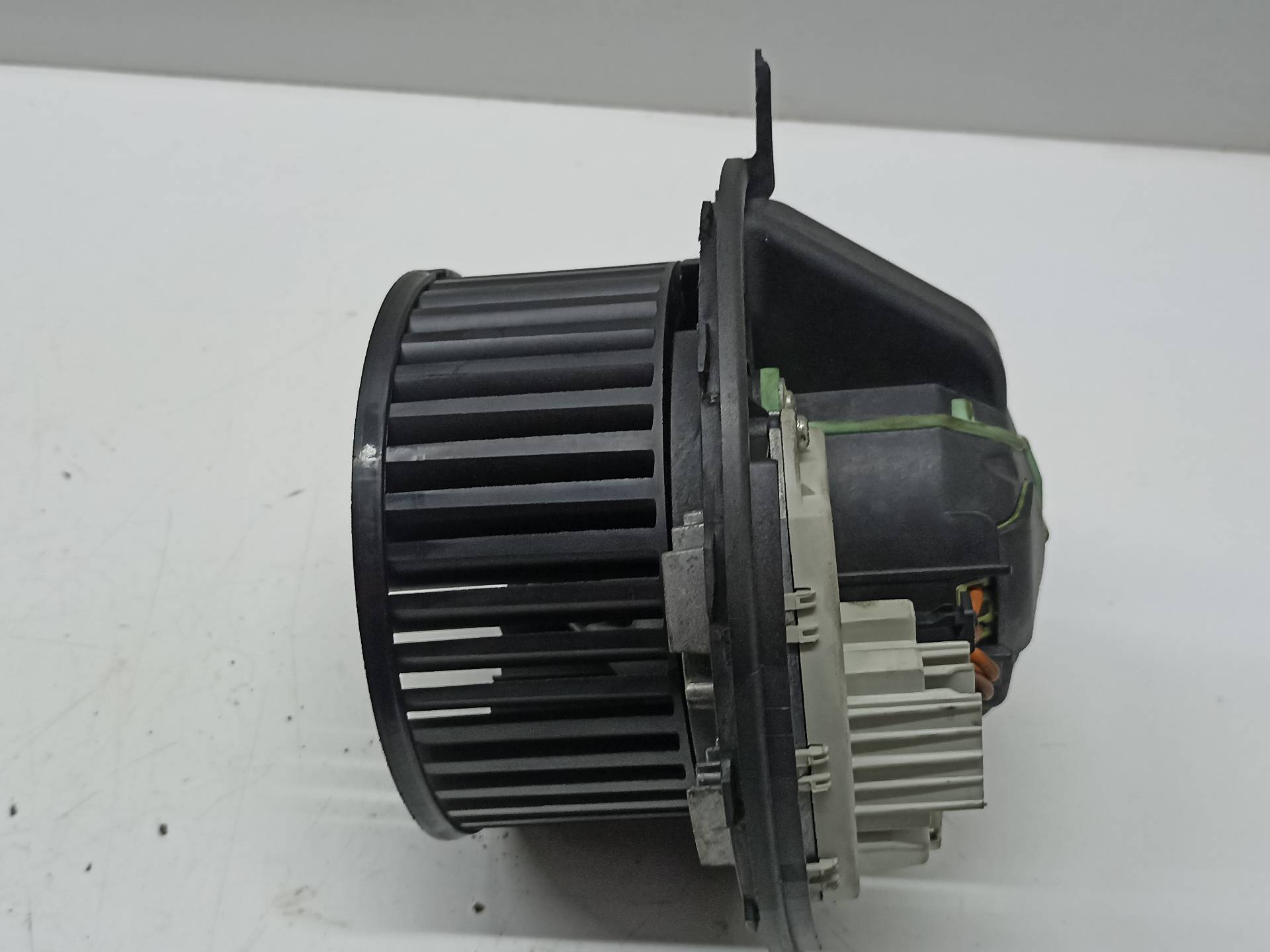 BMW 3 Series E90/E91/E92/E93 (2004-2013) Heater Blower Fan 6933663 24334492