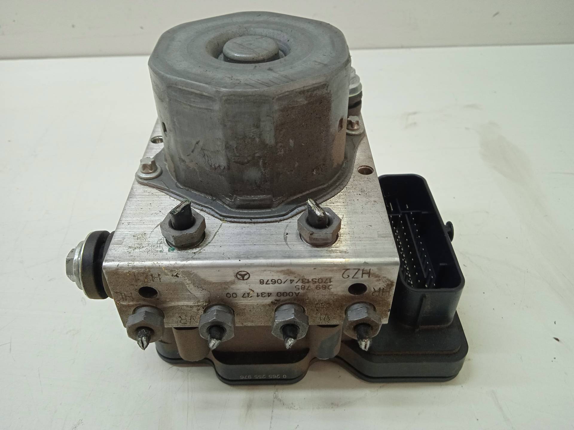 MERCEDES-BENZ A-Class W176 (2012-2018) ABS Pump A0004313700 24337008