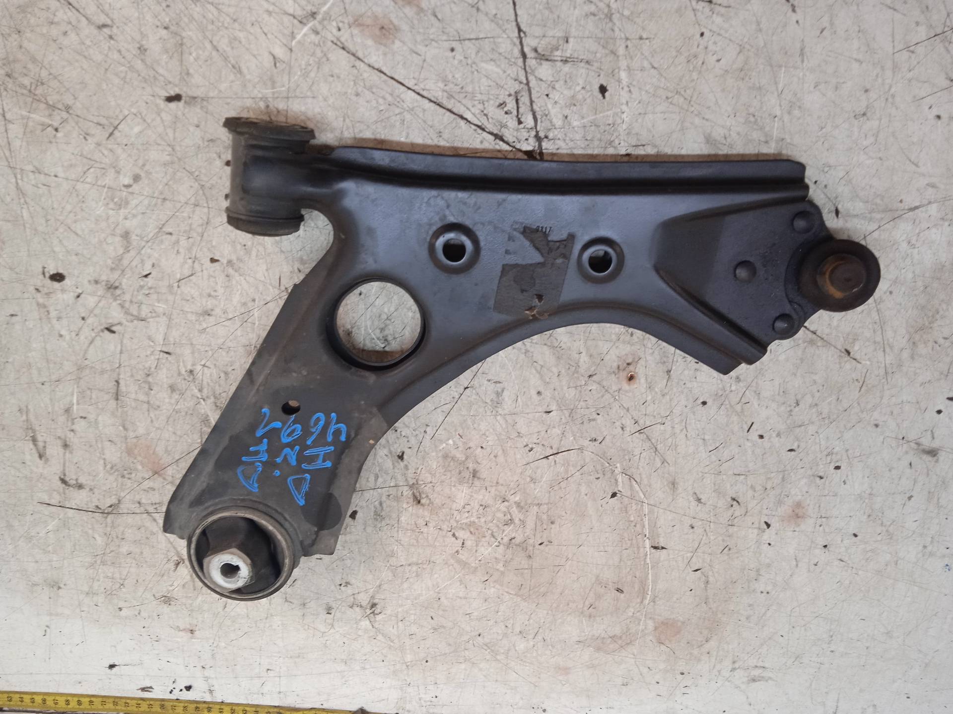 FIAT Uno 1 generation (1983-1995) Främre höger arm 51809466 24333429