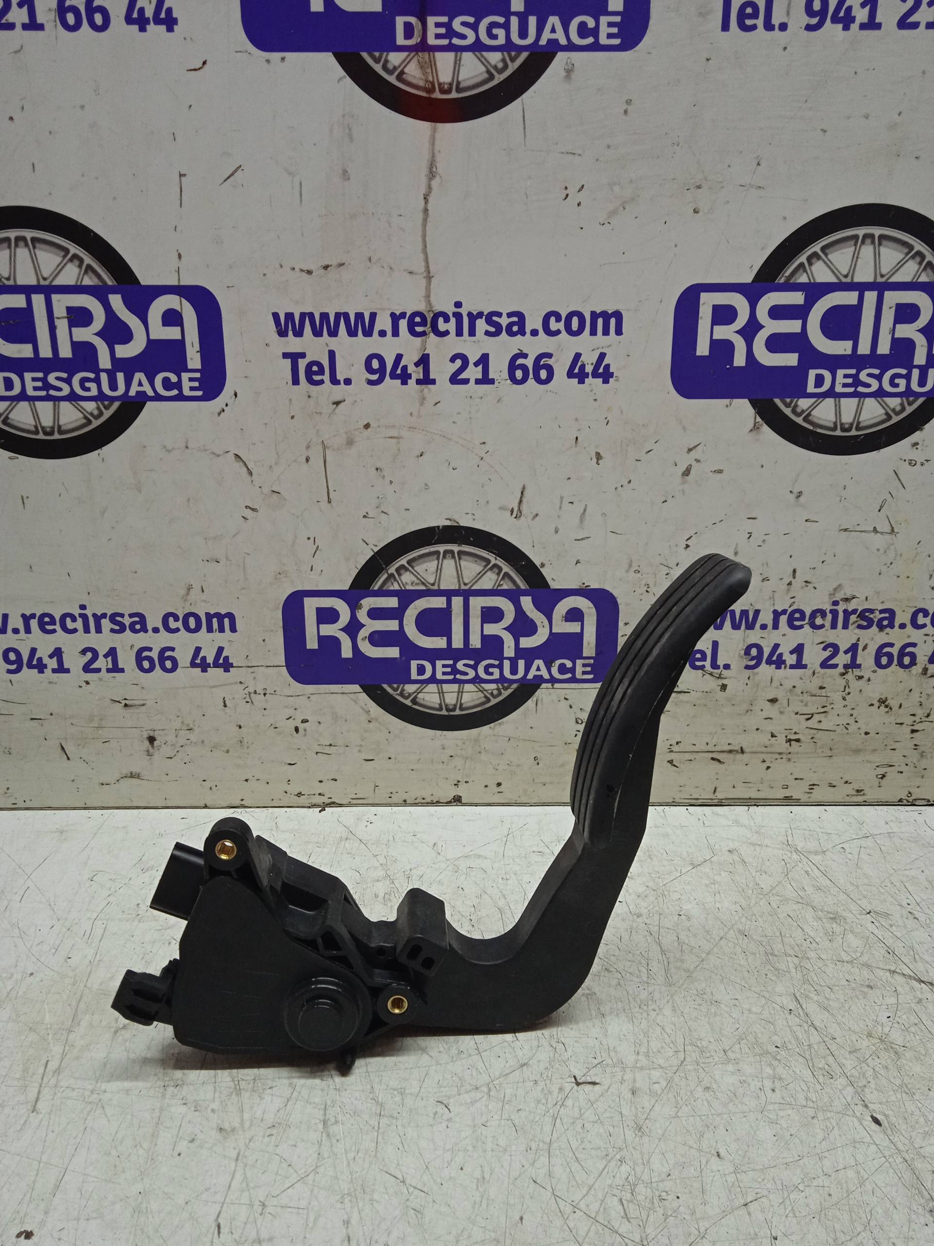 DACIA Duster 1 generation (2010-2017) Throttle Pedal 180021343R 24327339