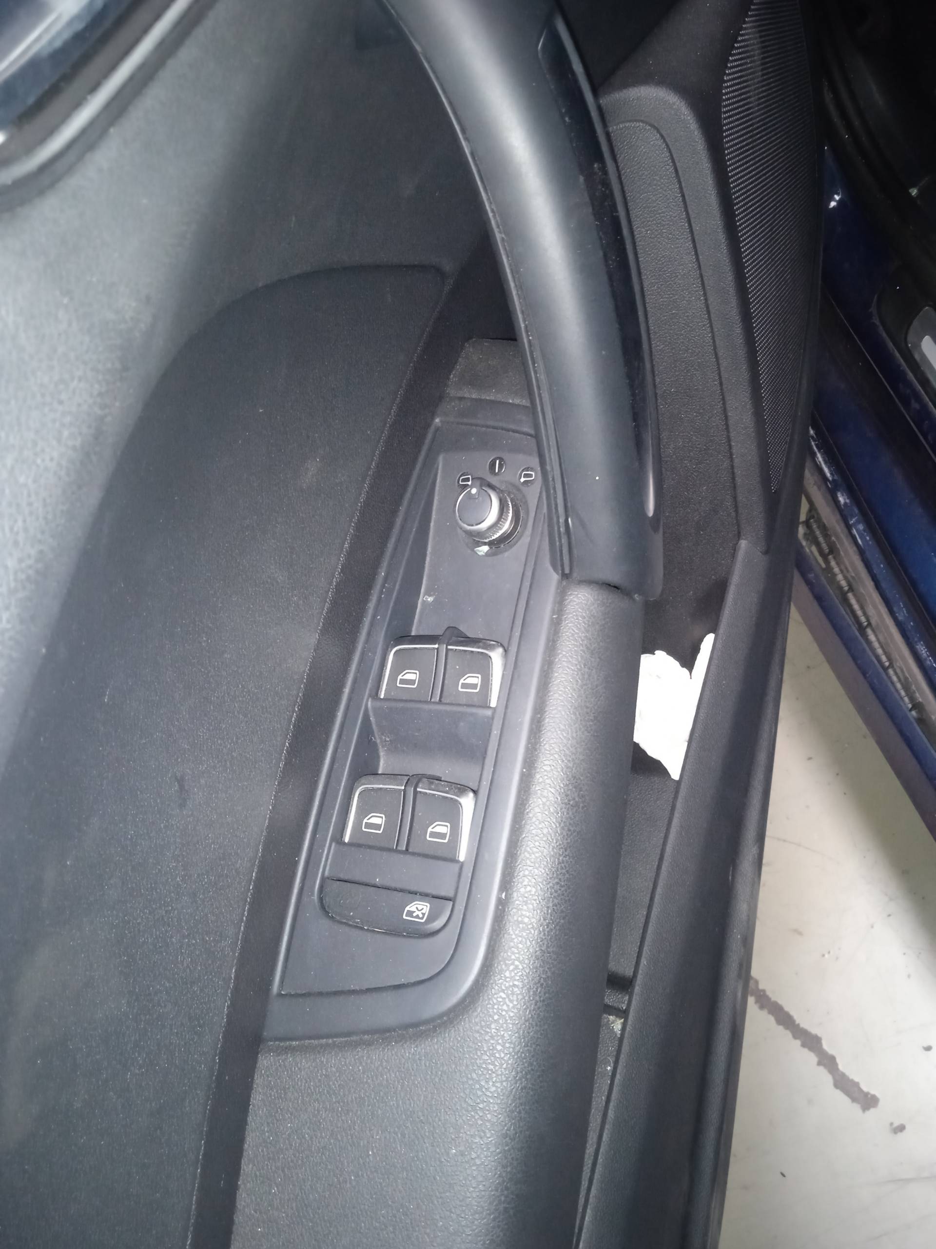 AUDI A1 8X (2010-2020) Кнопка стеклоподъемника задней правой двери 4H0959855A 24334004